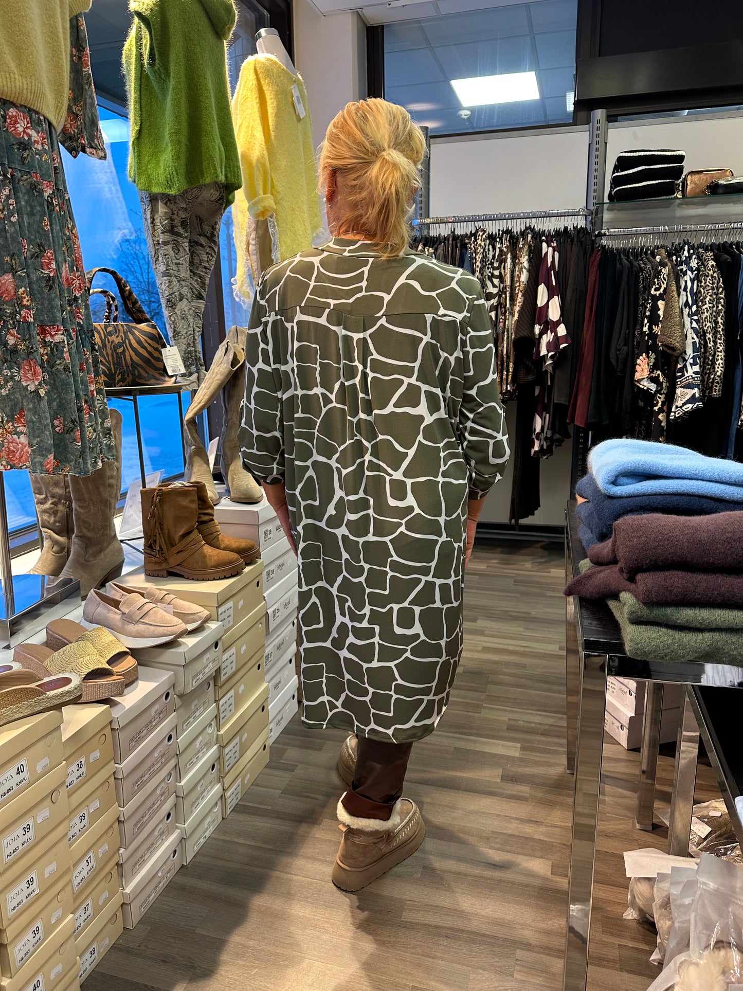 Liukaspintainen pitkä tunika khaki