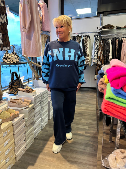 Collegepusero Copenhagen tummansininen