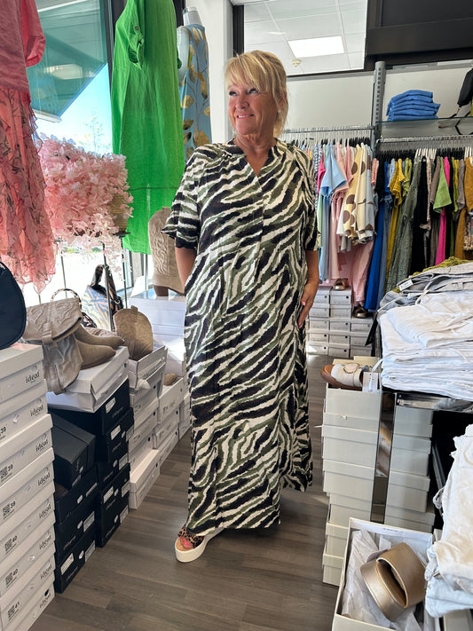 Reilummankoon kuviollinen pitkä mekko