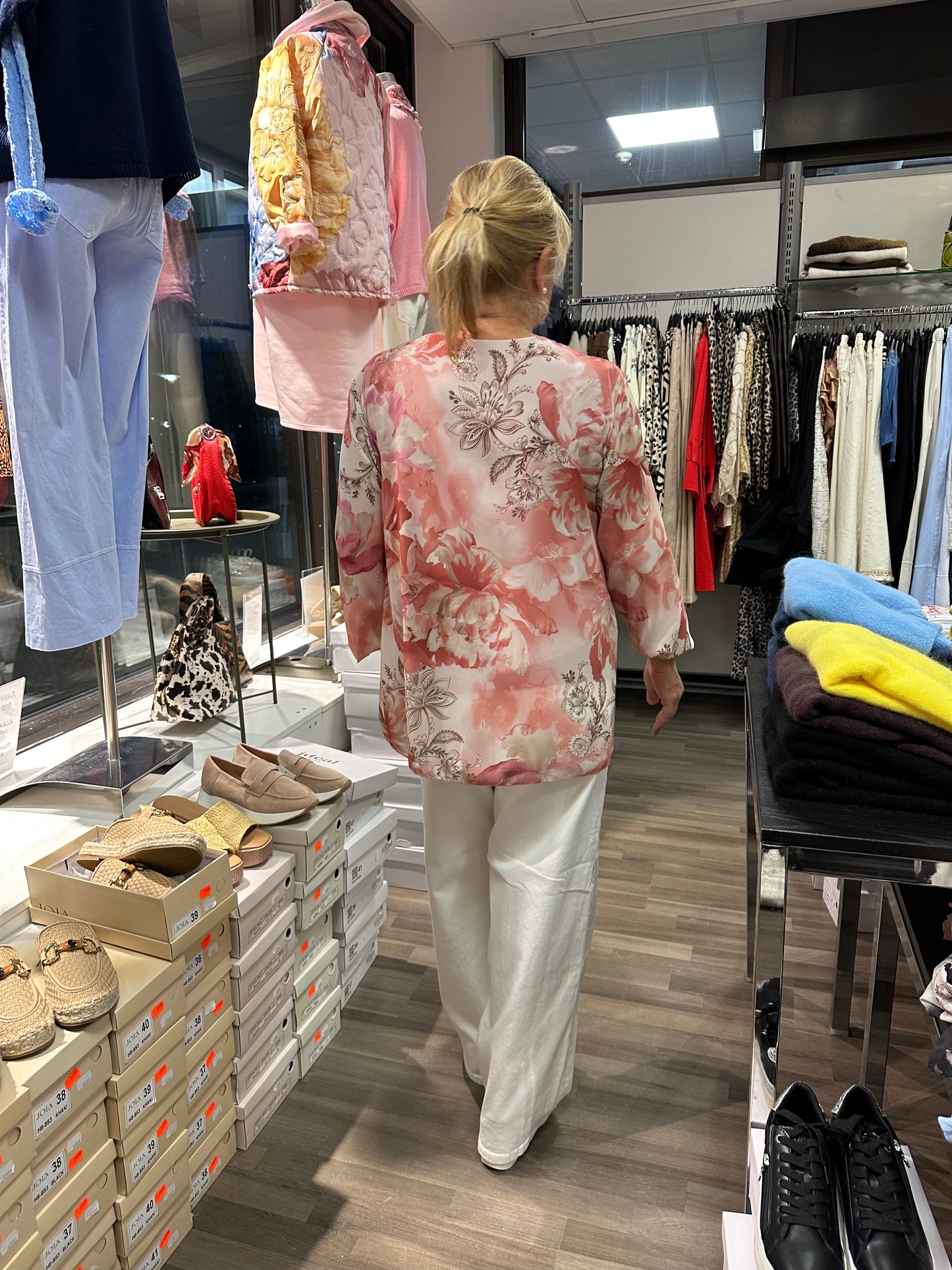 Reilumpi sifonkikukkapusero (4 väriä)