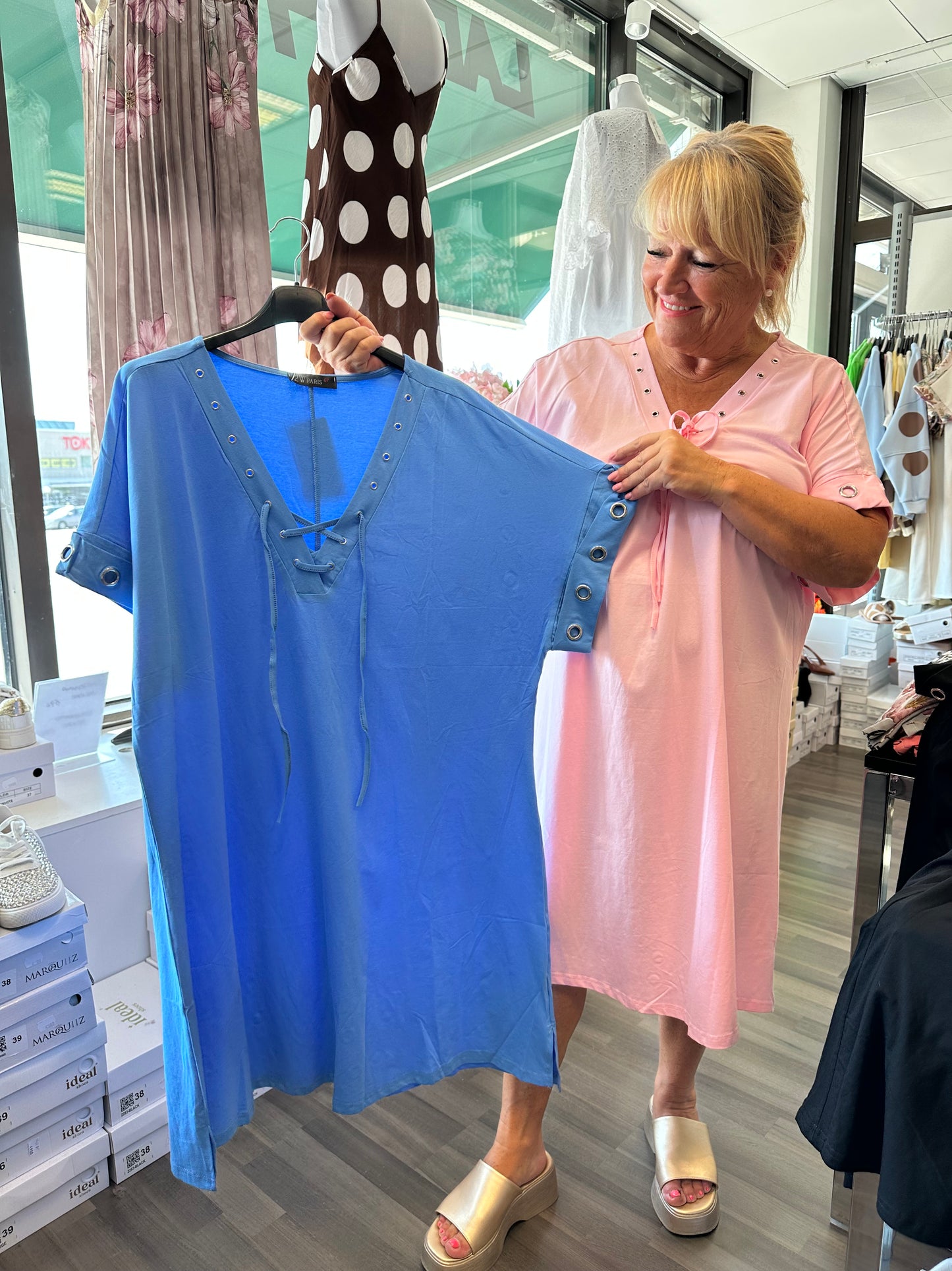 Plussize mekko nyöri-yksityiskohdalla (3 väriä)