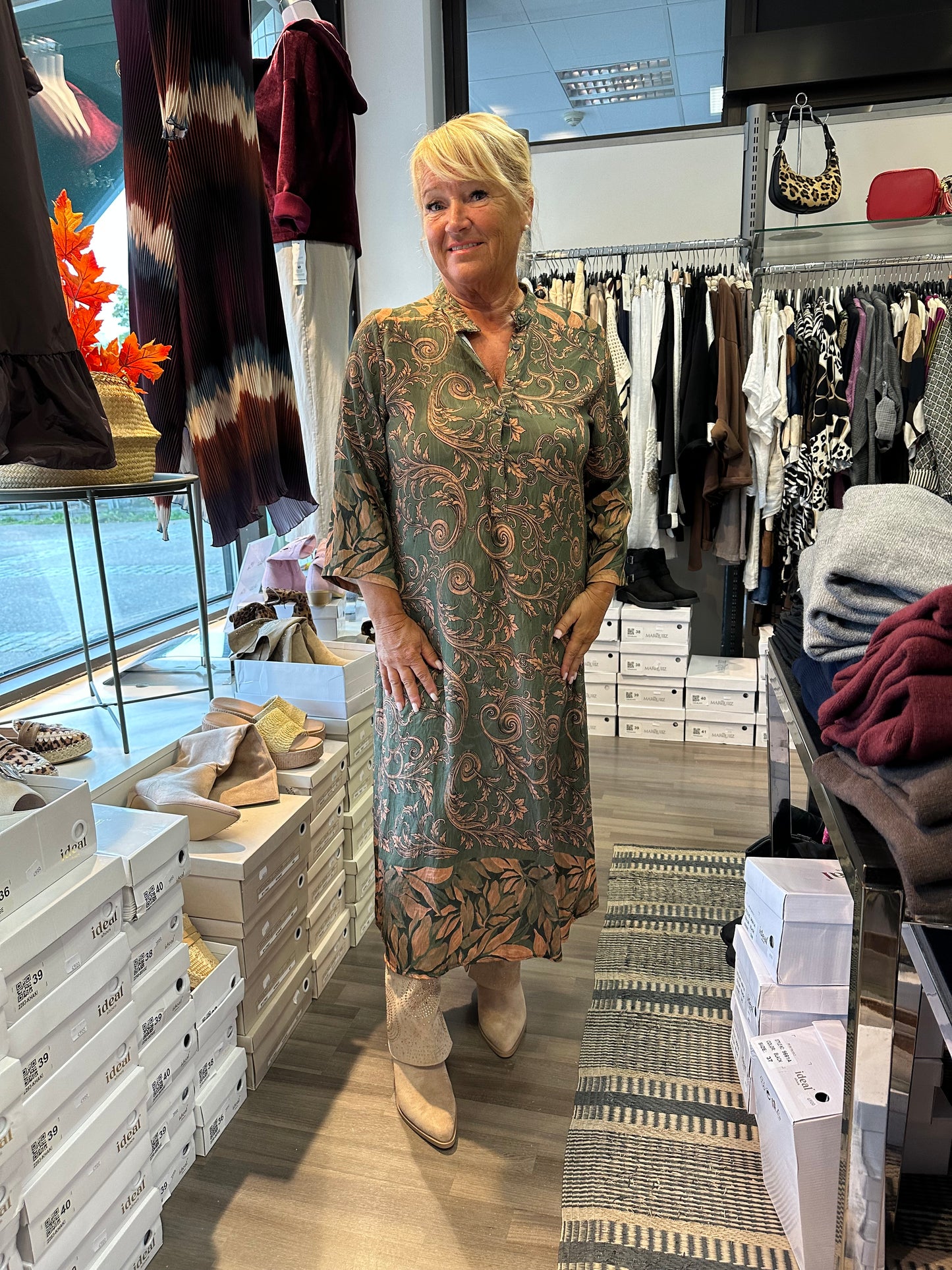 Kuviollinen mekko vihreä