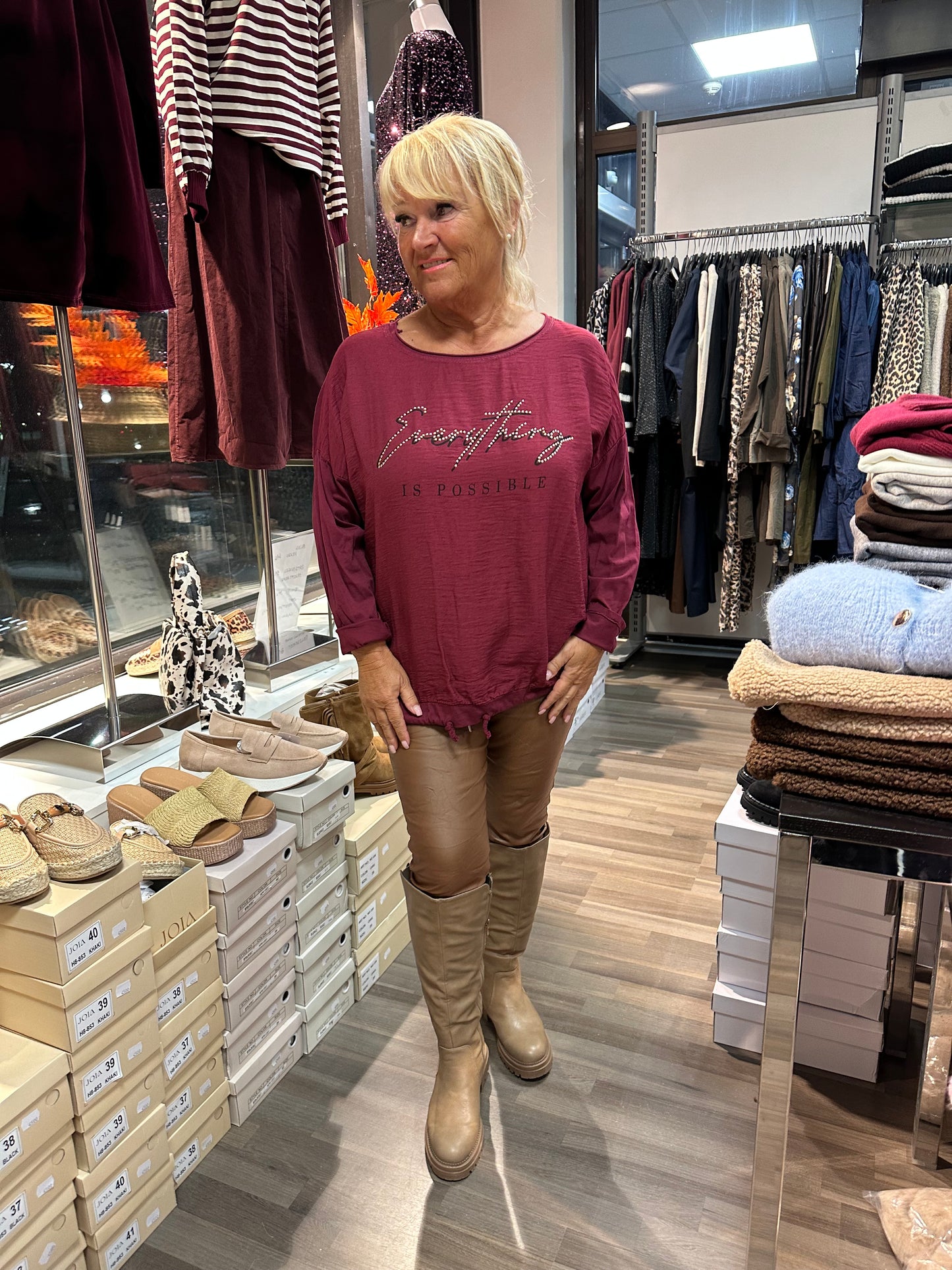 T-paita Everything Bling viininpunainen