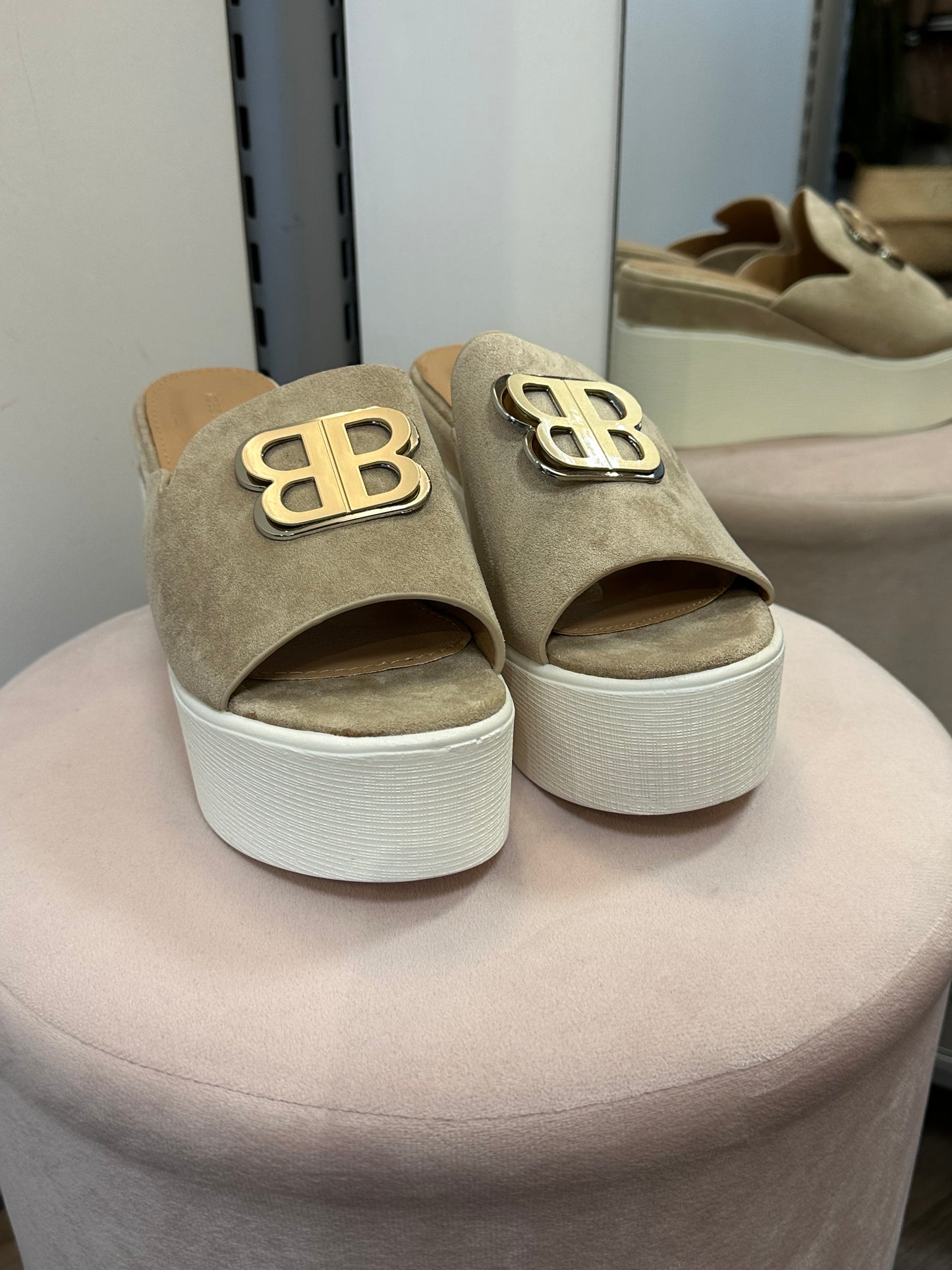 Korokepohjalliset sandaalit taupe