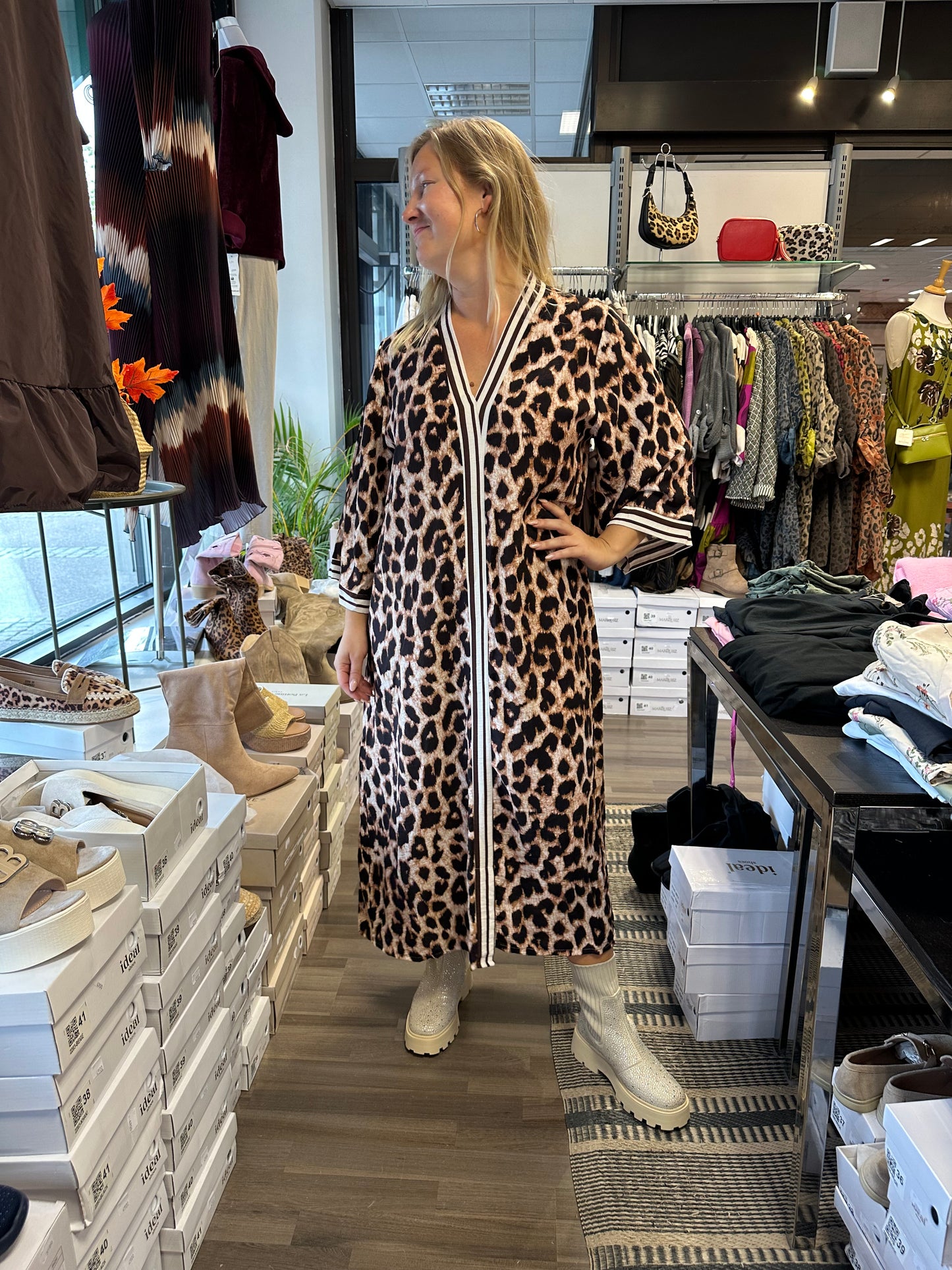 Viskoosimekko Stefania leo