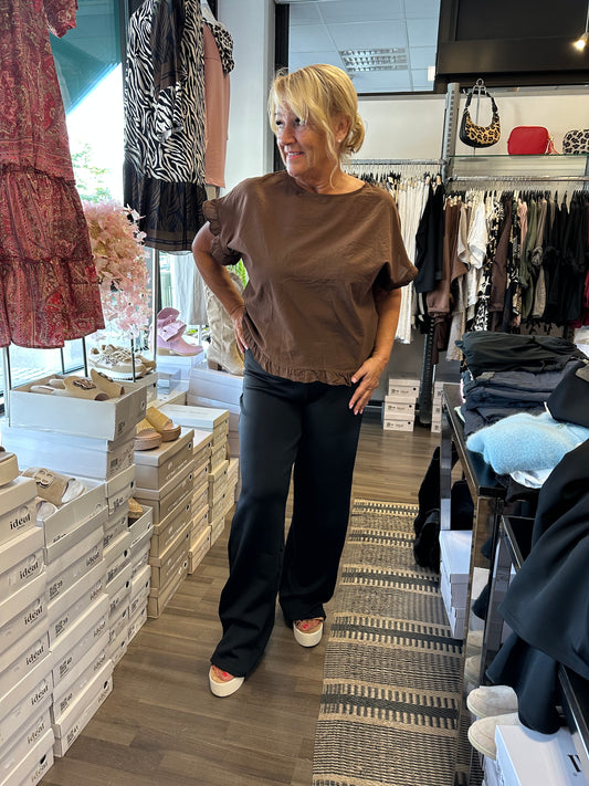 Leveät housut Henne