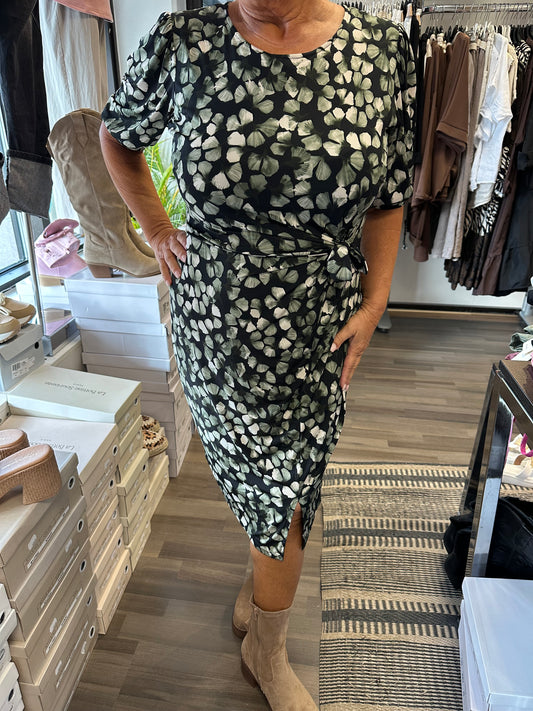 Liukaspintainen mekko Rosy