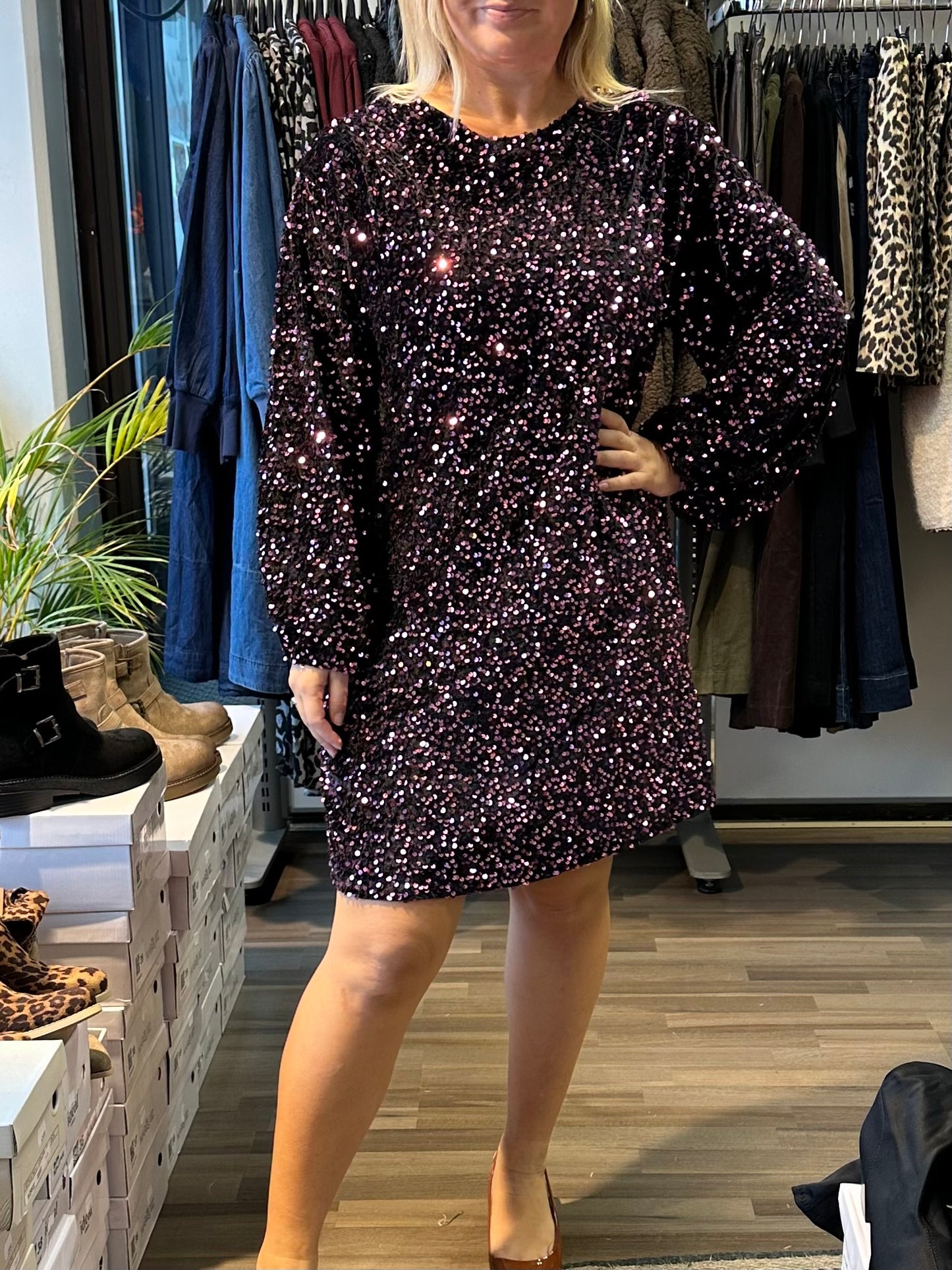 Samettinen paljettimekko pinkki