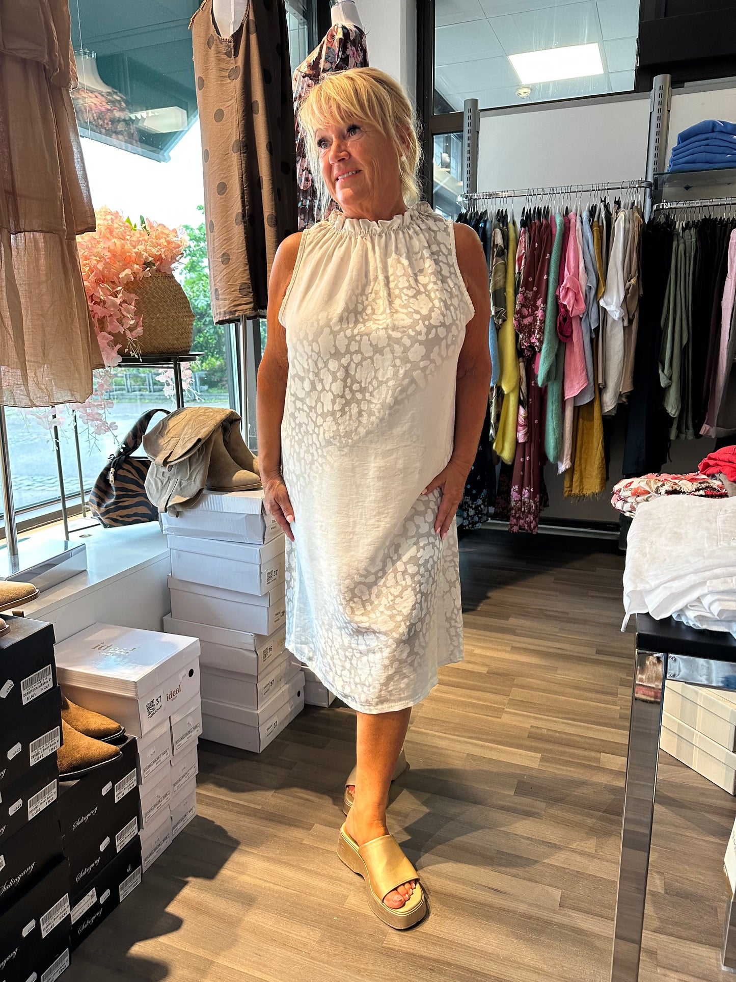 Mekko Leo Beige