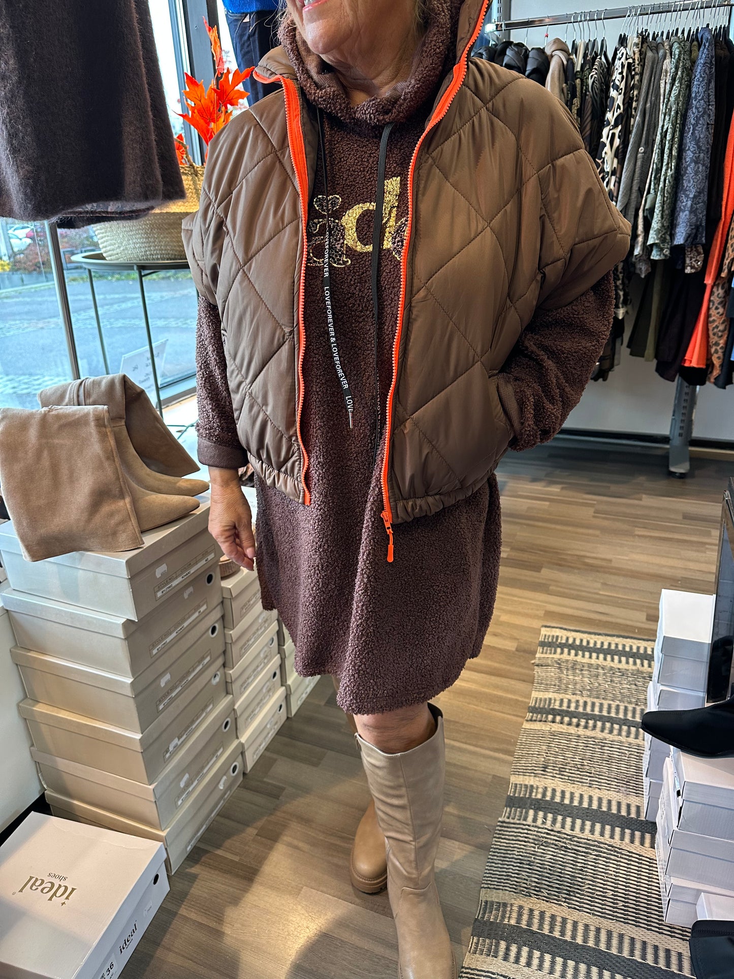 Kevyt toppaliivi ruskea