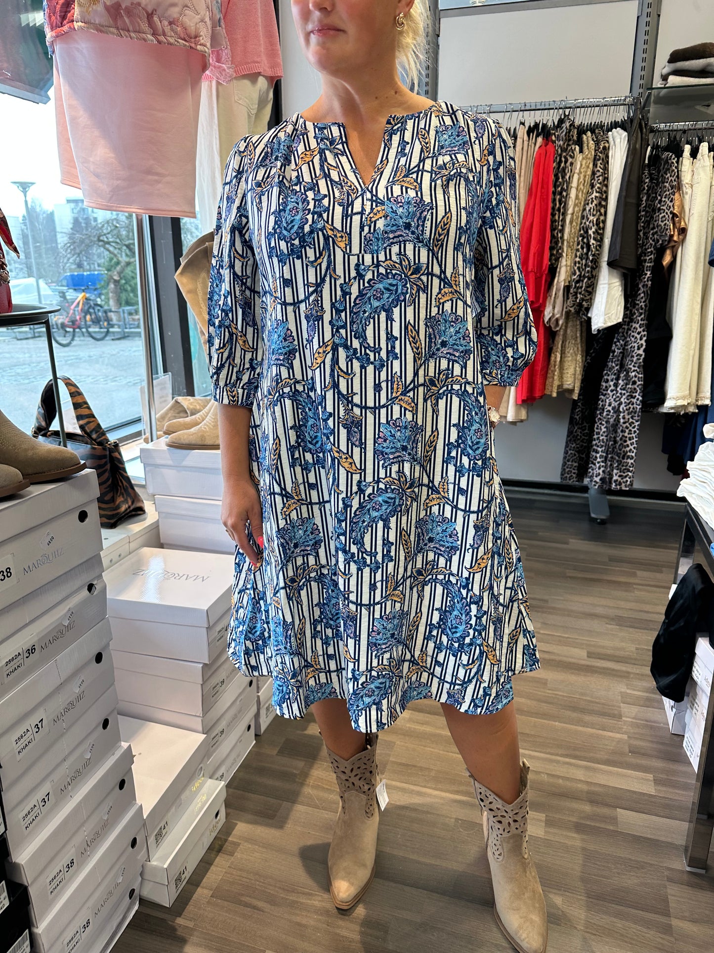 Kuviollinen viskoosimekko Navy