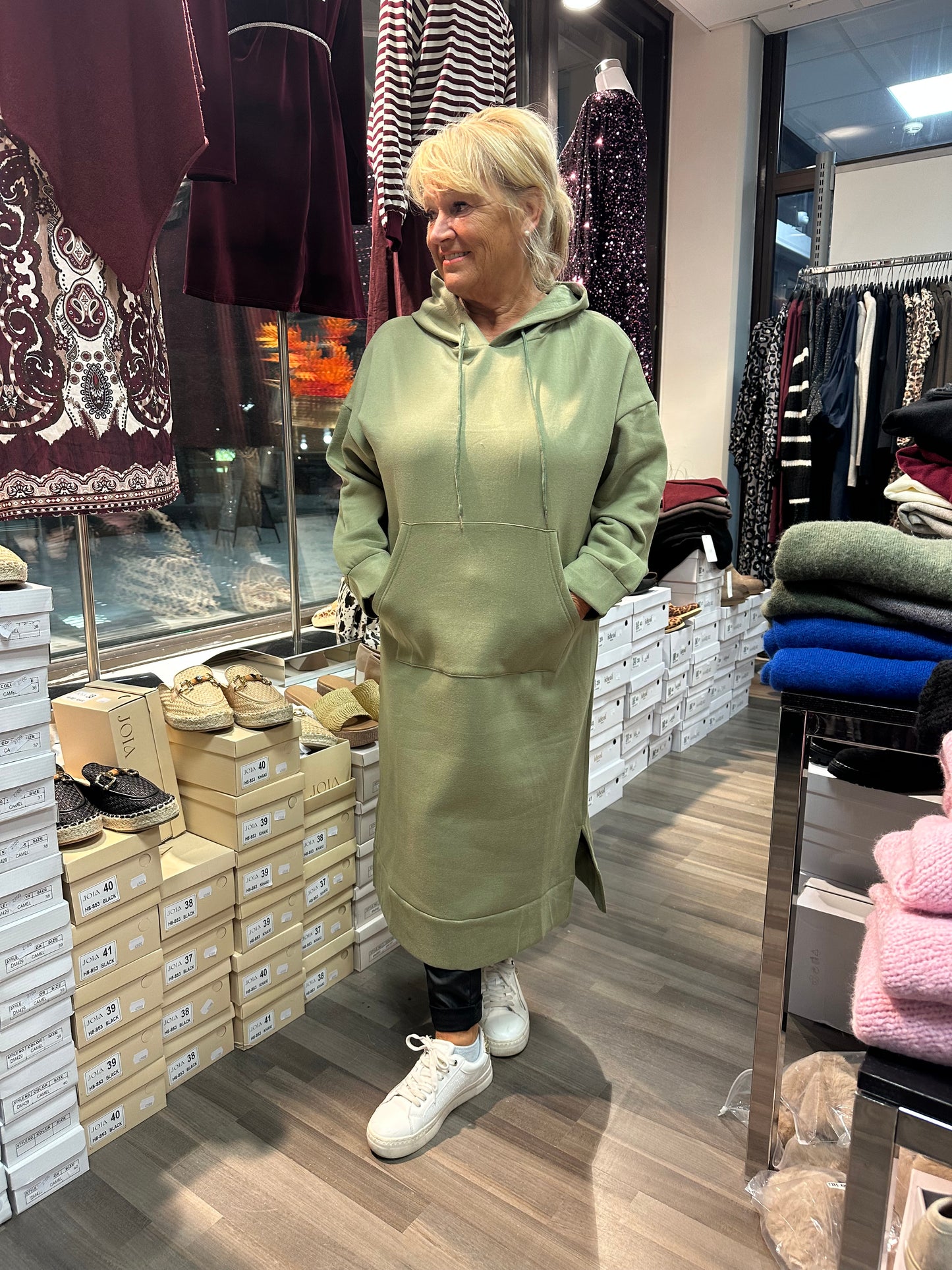 Pitkä hupparimekko vihreä