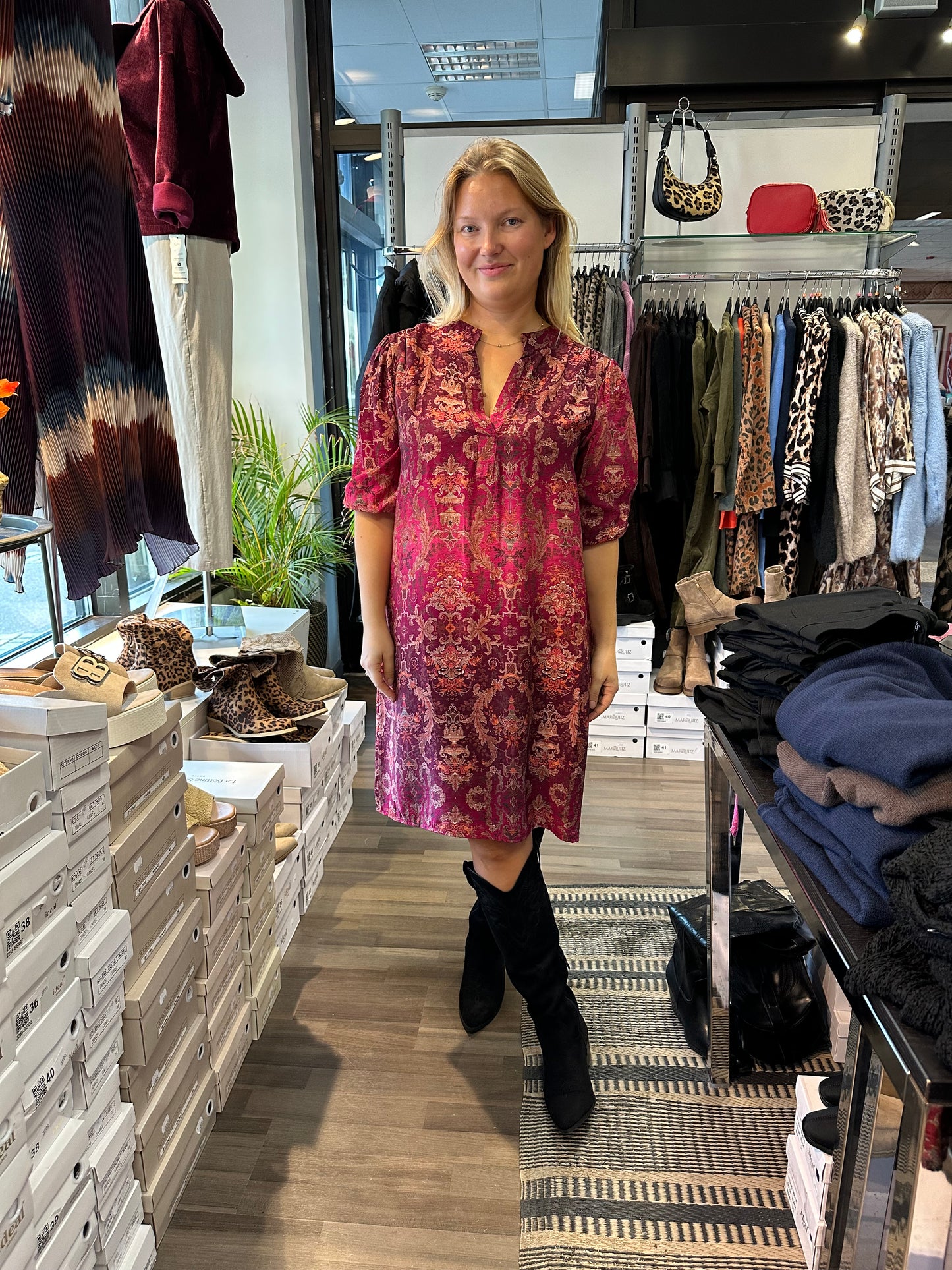 Kuviollinen mekko fuksia/viini