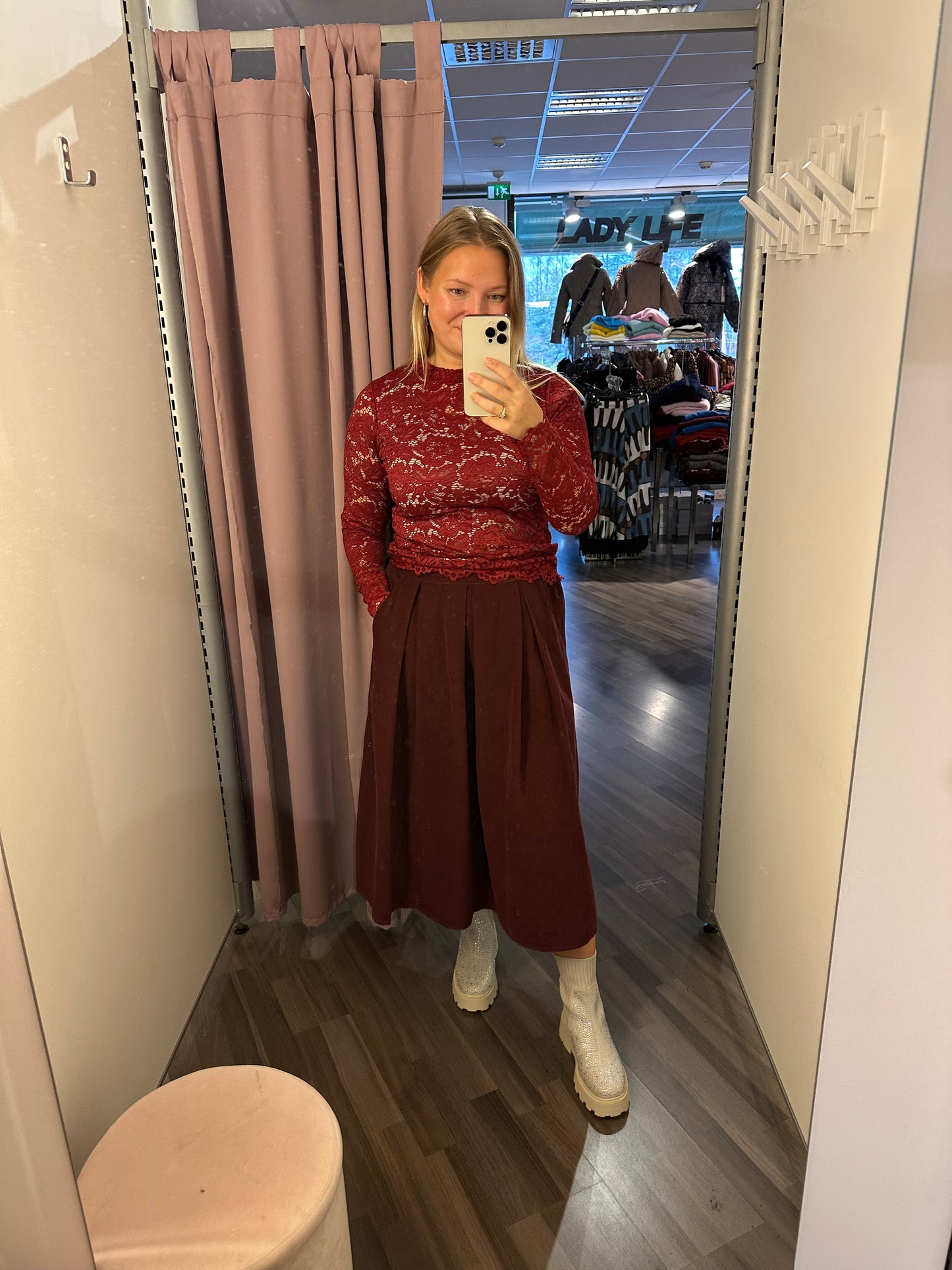 Yksivärinen samettihame viininpunainen