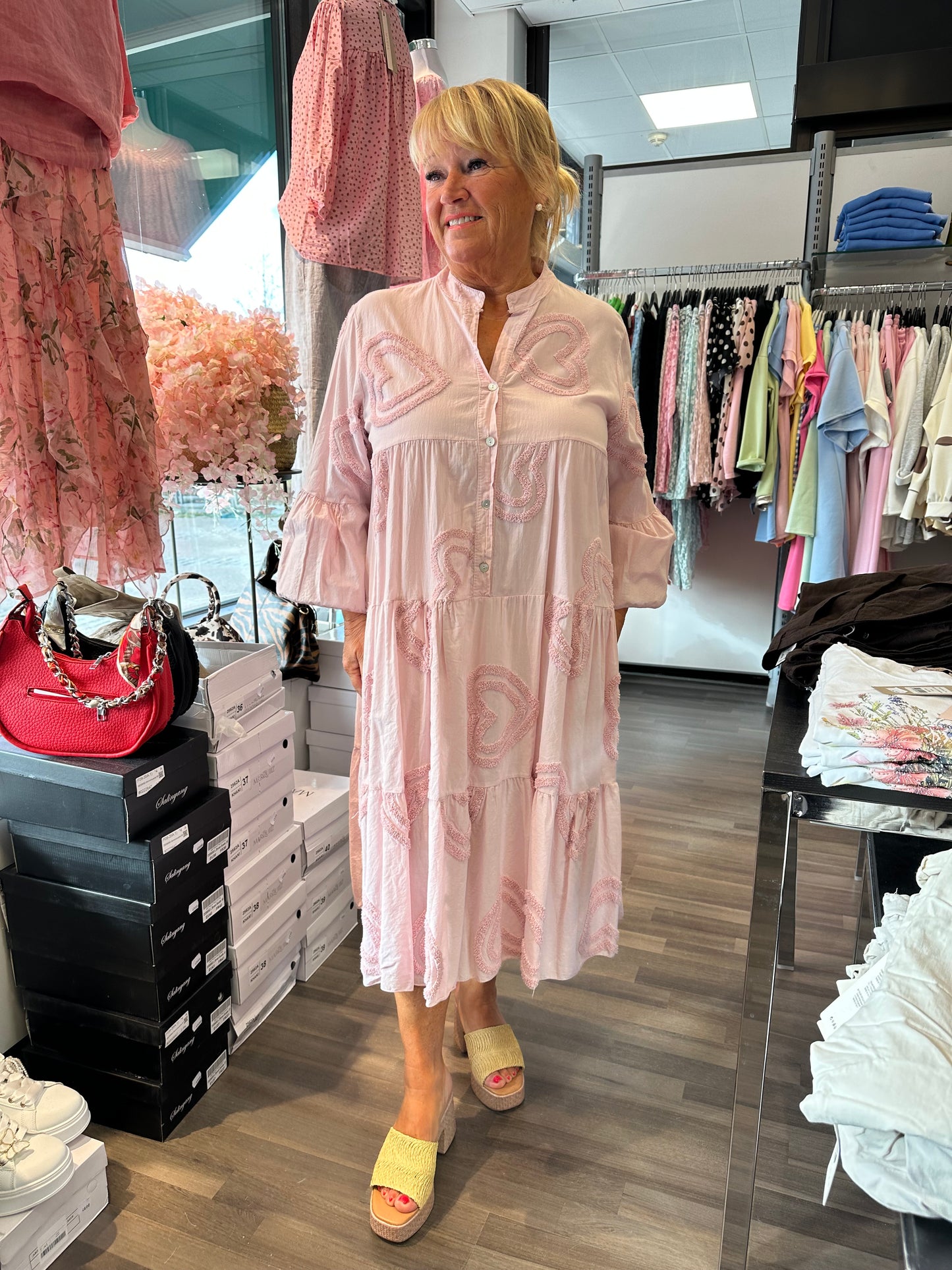 Midimittainen puuvillamekko roosa ja sininen