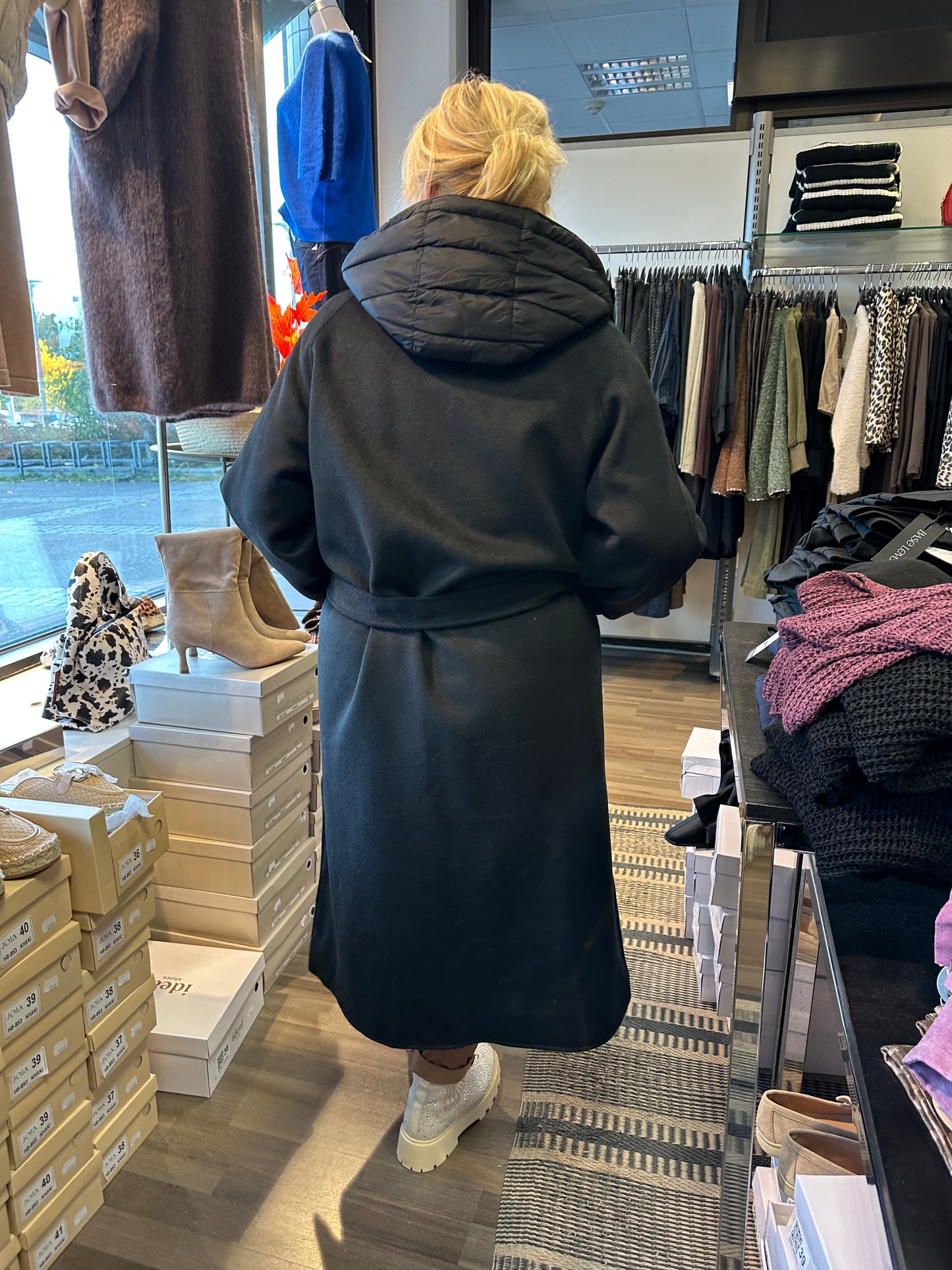 Villakangastakki irtonaisella liivillä