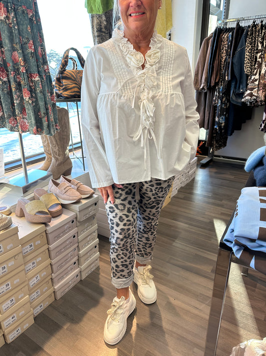 Suloinen puuvillapusero valkoinen