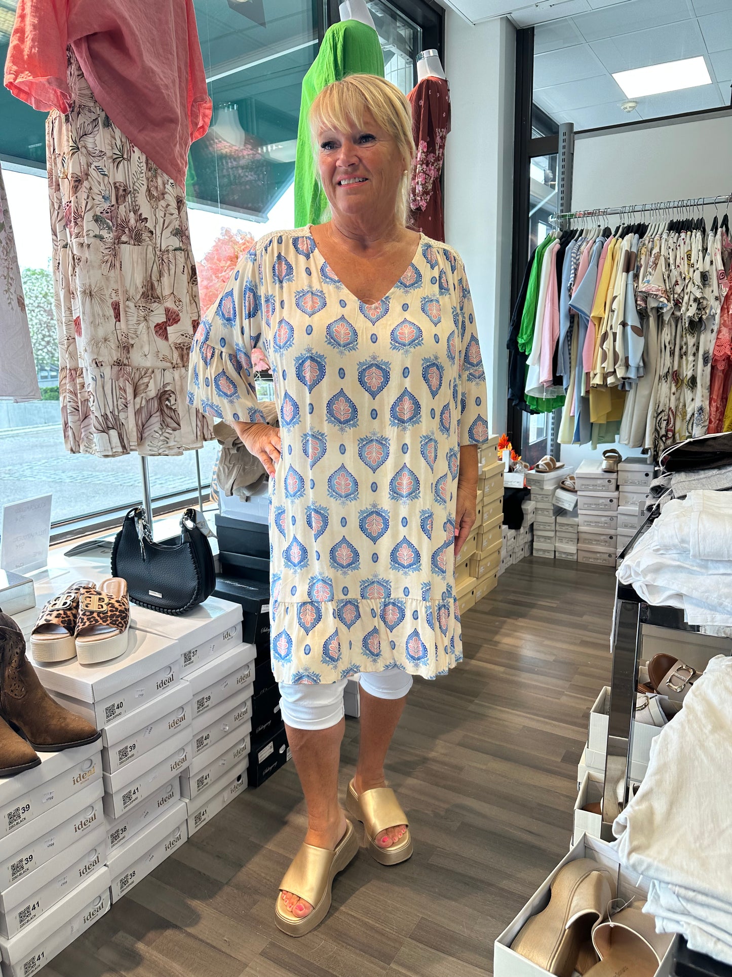 Plussize kuviollinen tunika (3 väriä)
