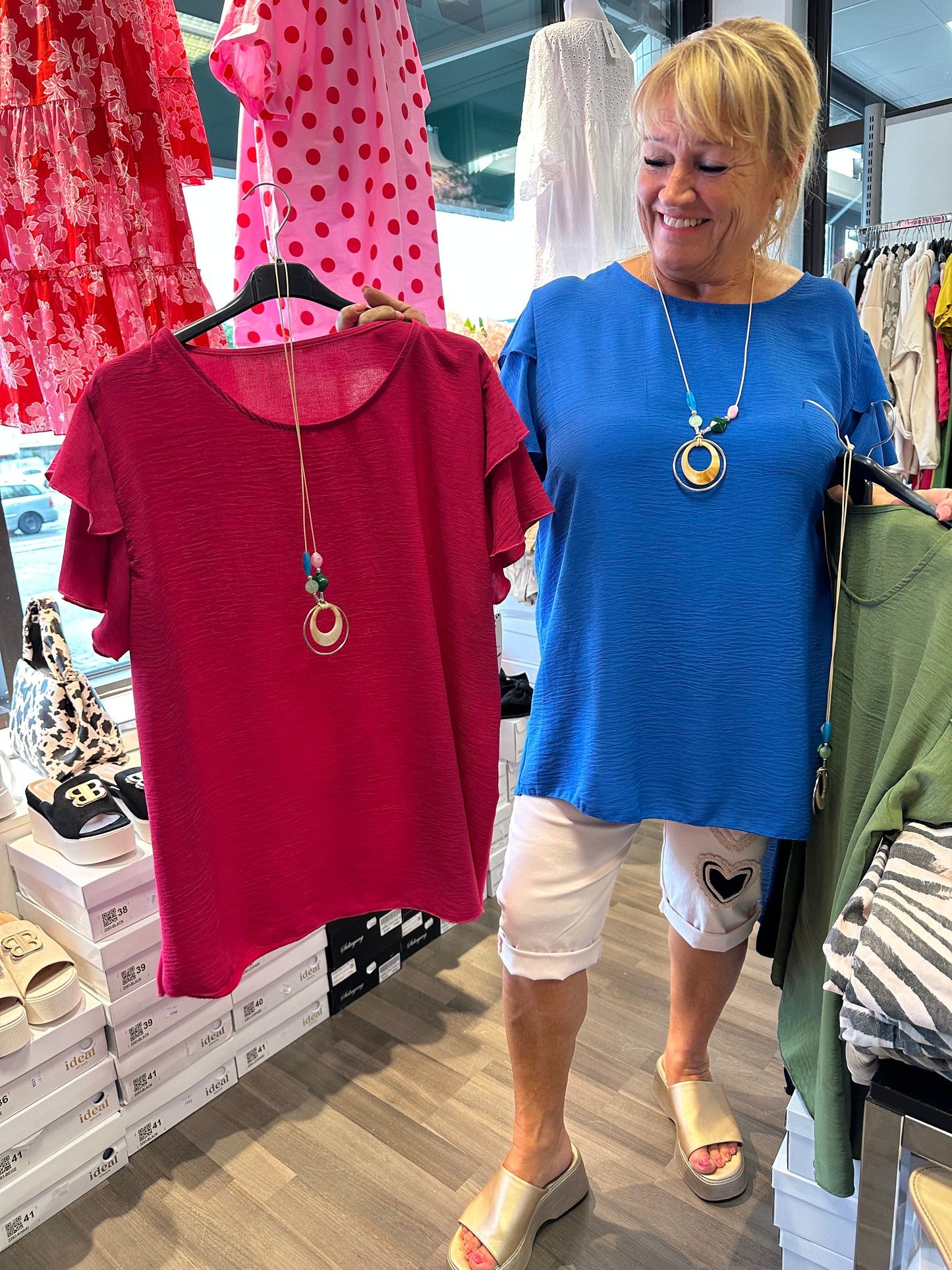 Plussize pusero röyhelöhihoilla (4 väriä)