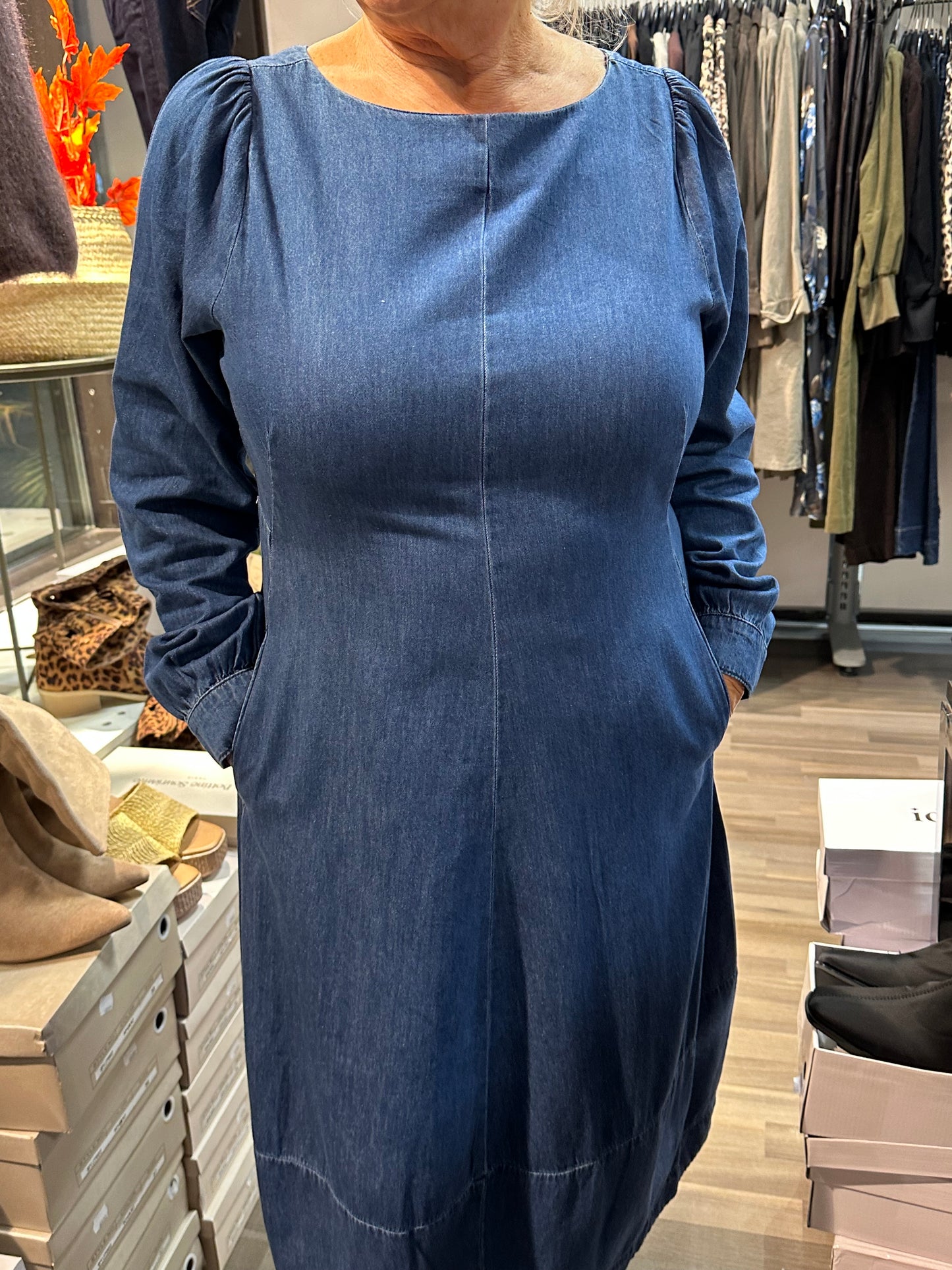 Midimittainen farkkumekko dark wash