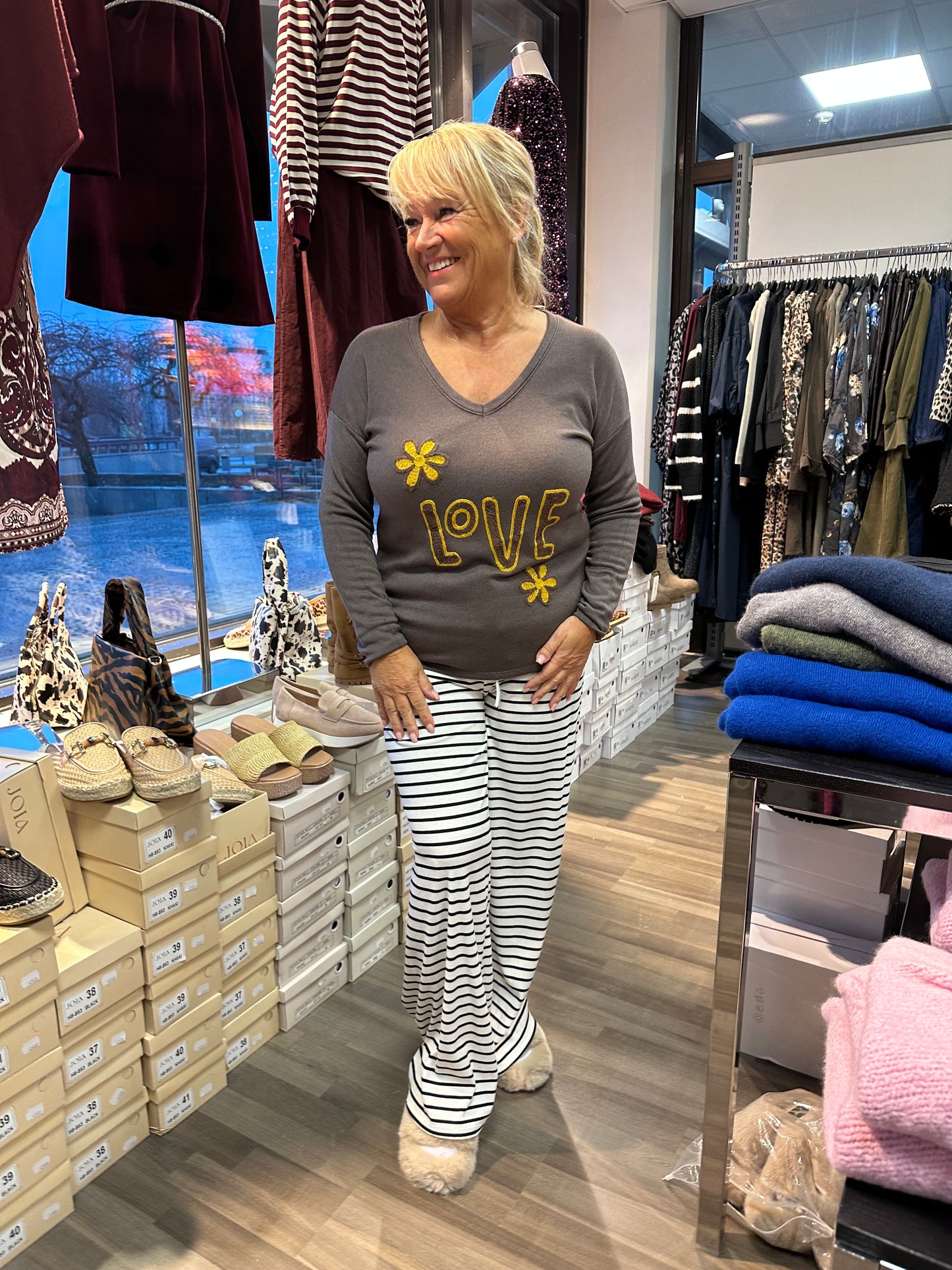 Lämmin pusero LoVE taupe