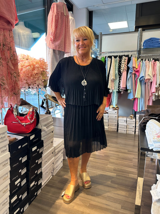 Plussize pliseerattu mekko (4 väriä)