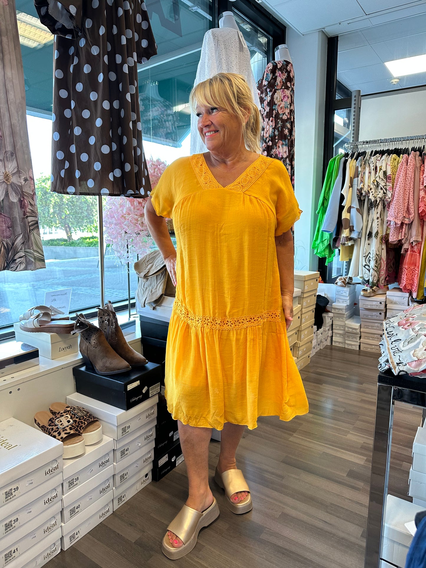 Plussize polvipituinen mekko (7 väriä)