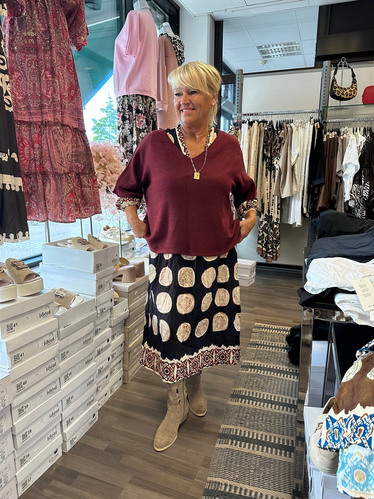 Laatikkoneule viininpunainen