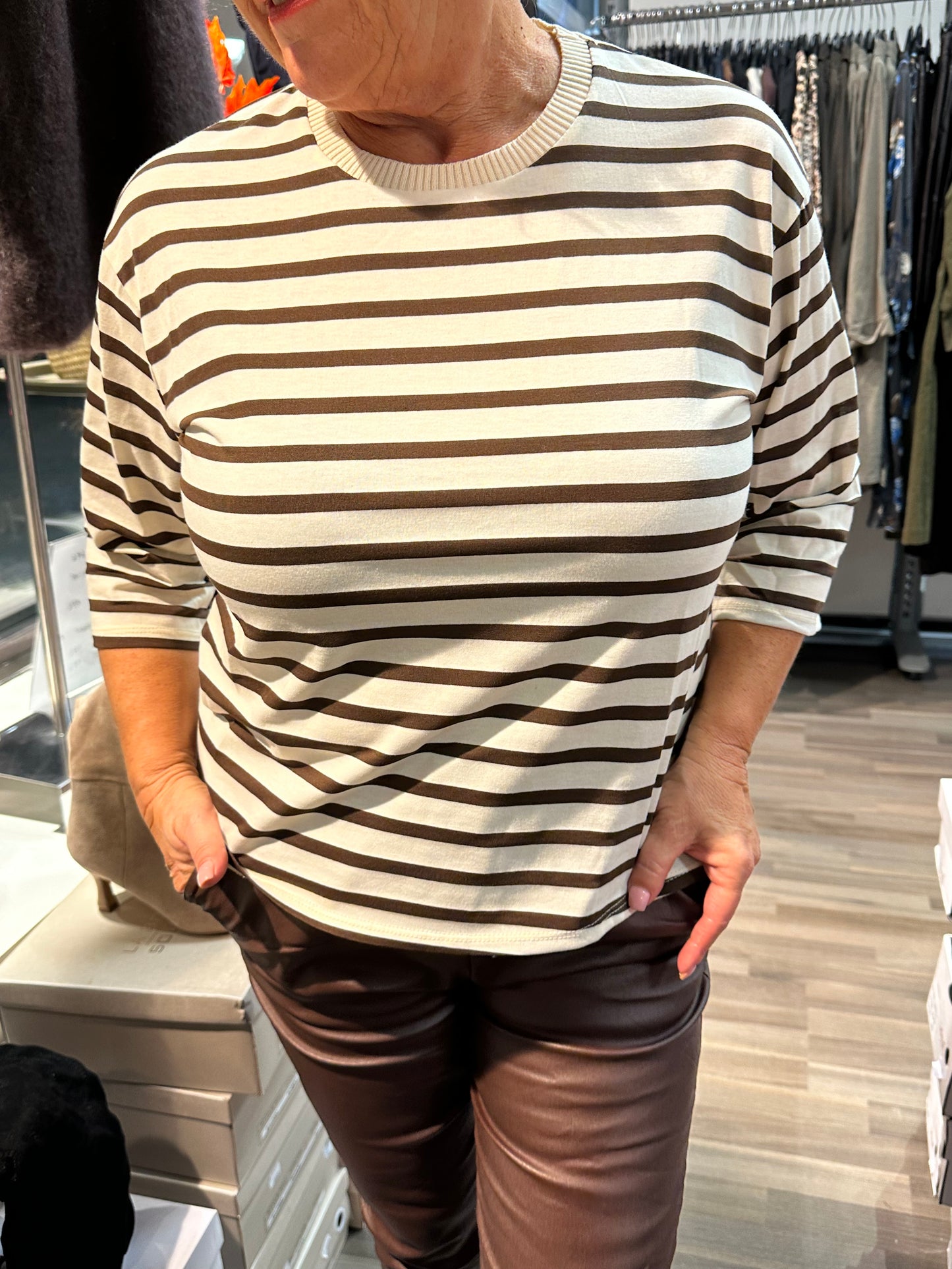 Raita t-paita ruskea