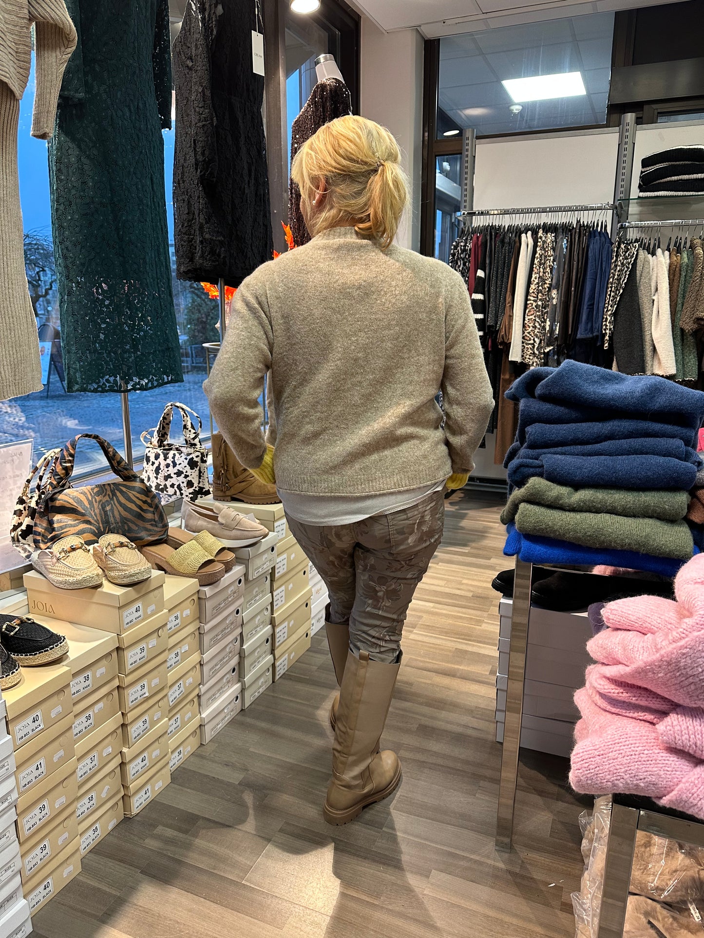 Neuletakki Contrast keltainen