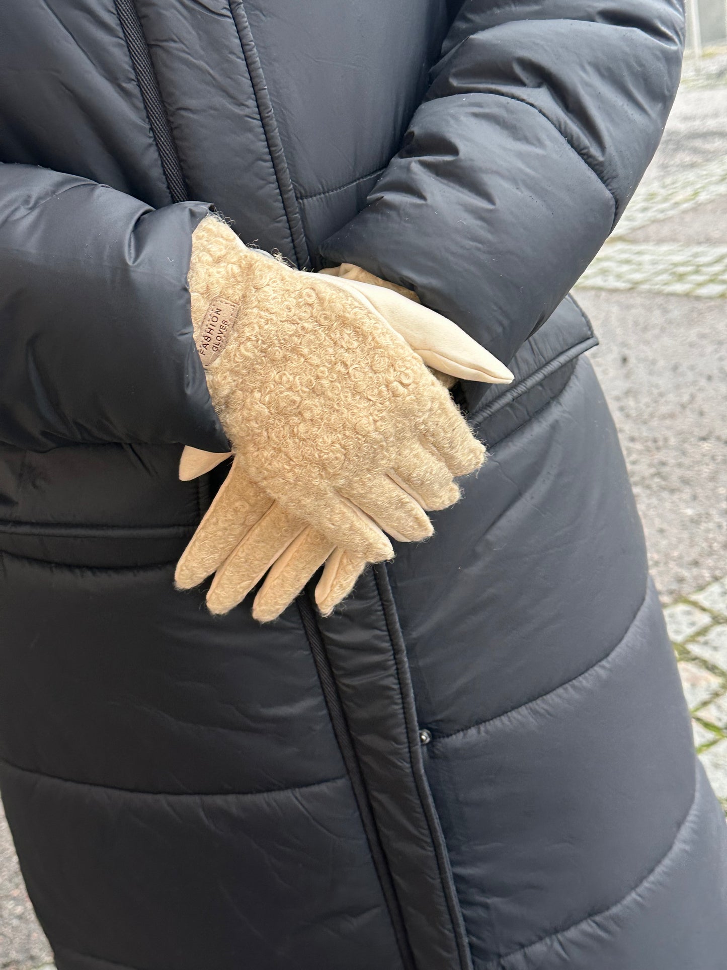 Bouclee sormikkaat ecru