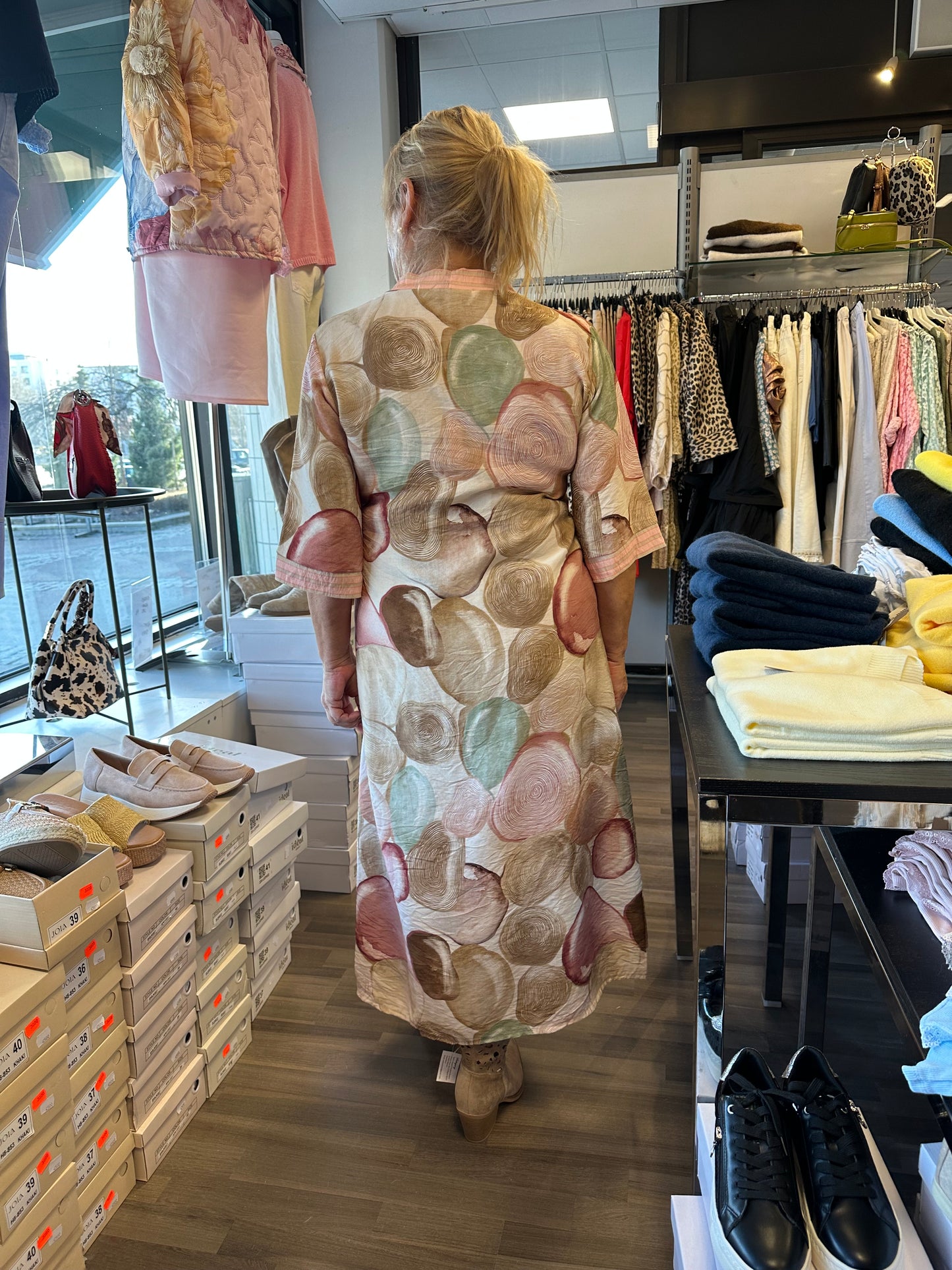 Suoralinjainen pitkä mekko Beige/Rosa