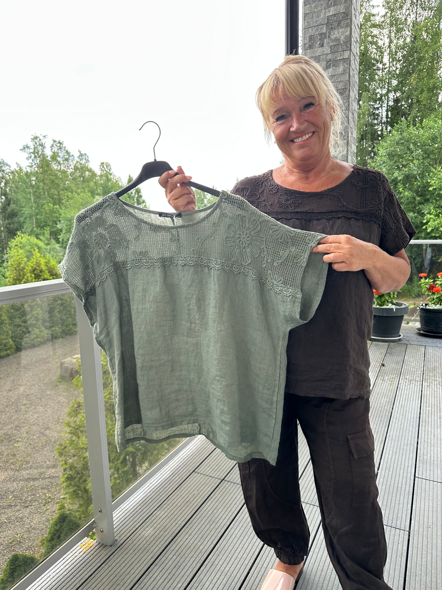Pellavapusero pitsisellä yläosalla (7 väriä)