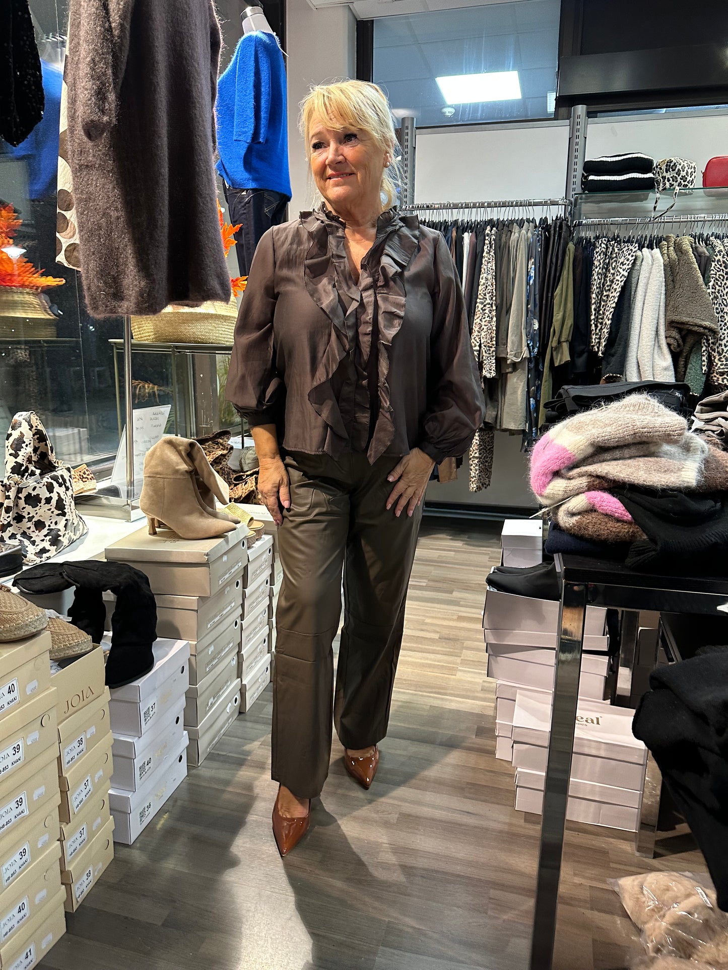 Röyhelöpusero ruskea