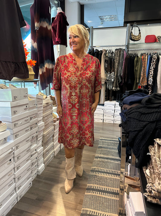 Kuviollinen mekko punainen