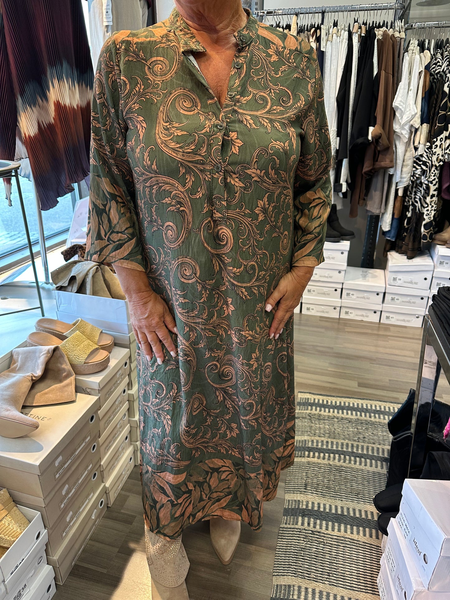 Kuviollinen mekko vihreä