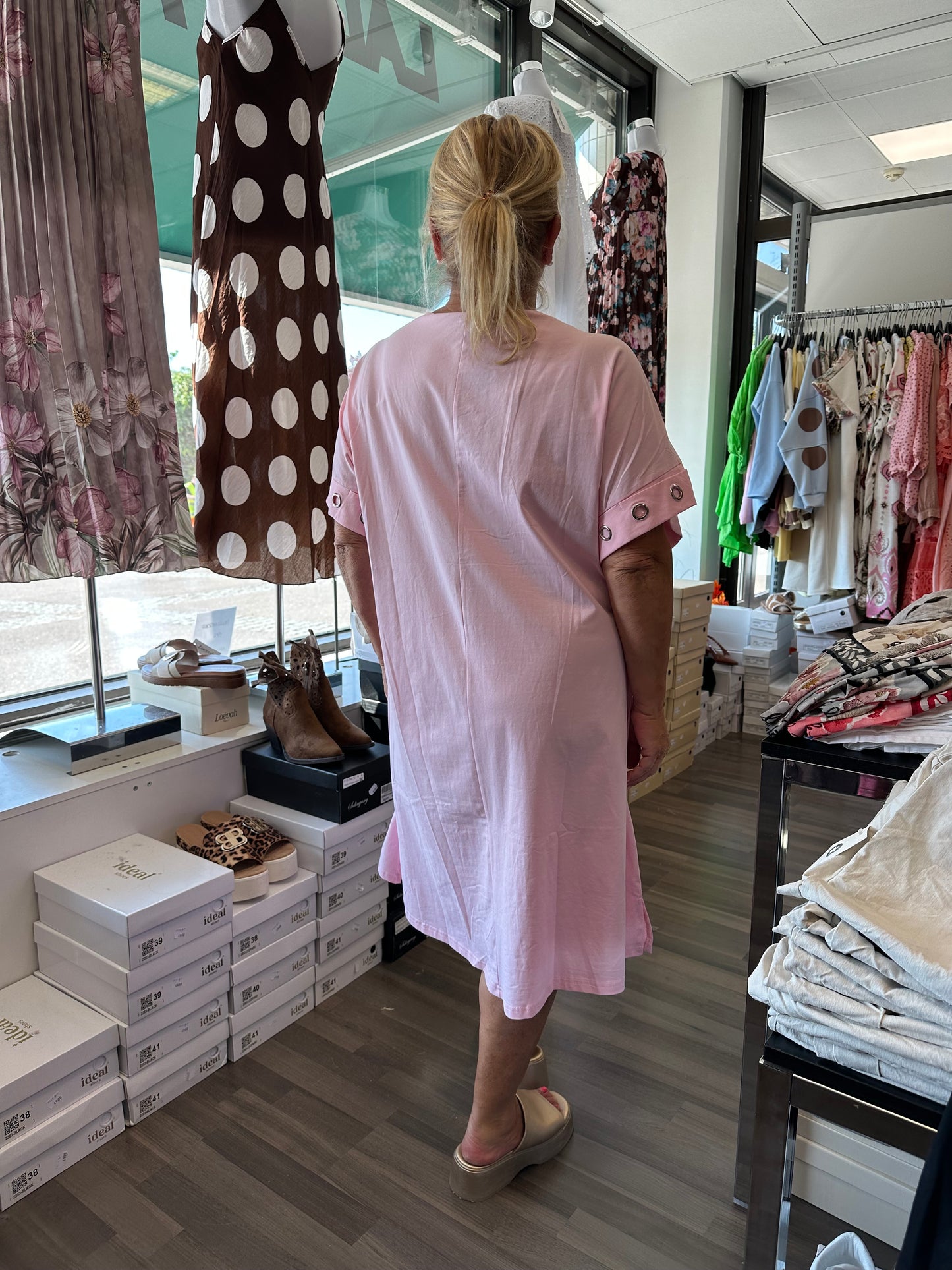 Plussize mekko nyöri-yksityiskohdalla (3 väriä)