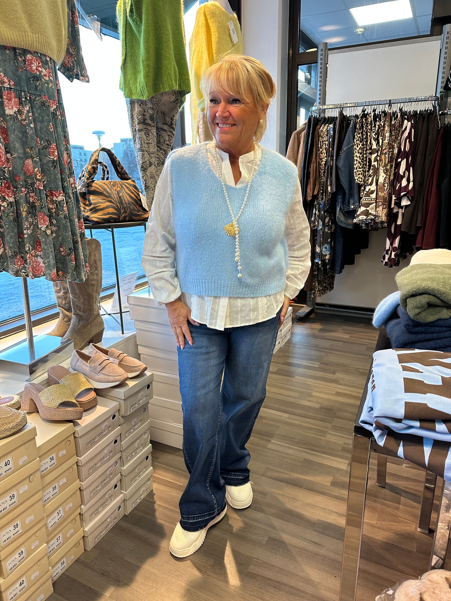 Naisellinen puuvillapaitis