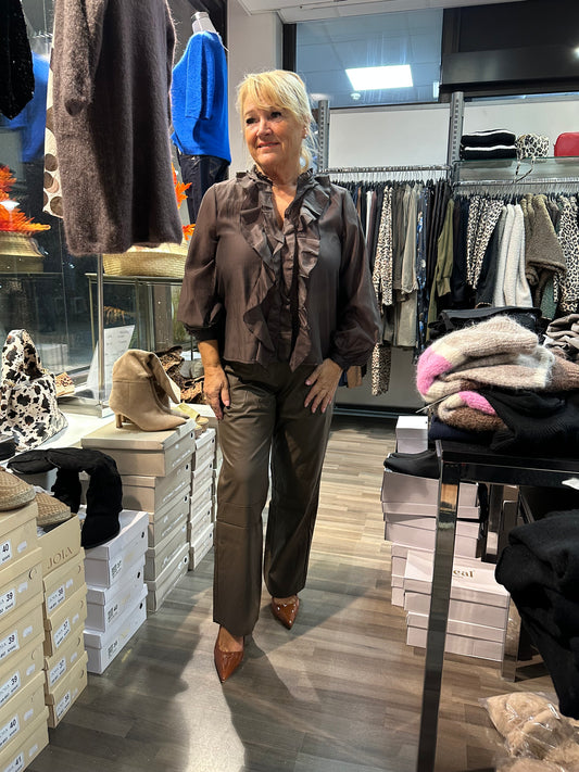 Röyhelöpusero ruskea