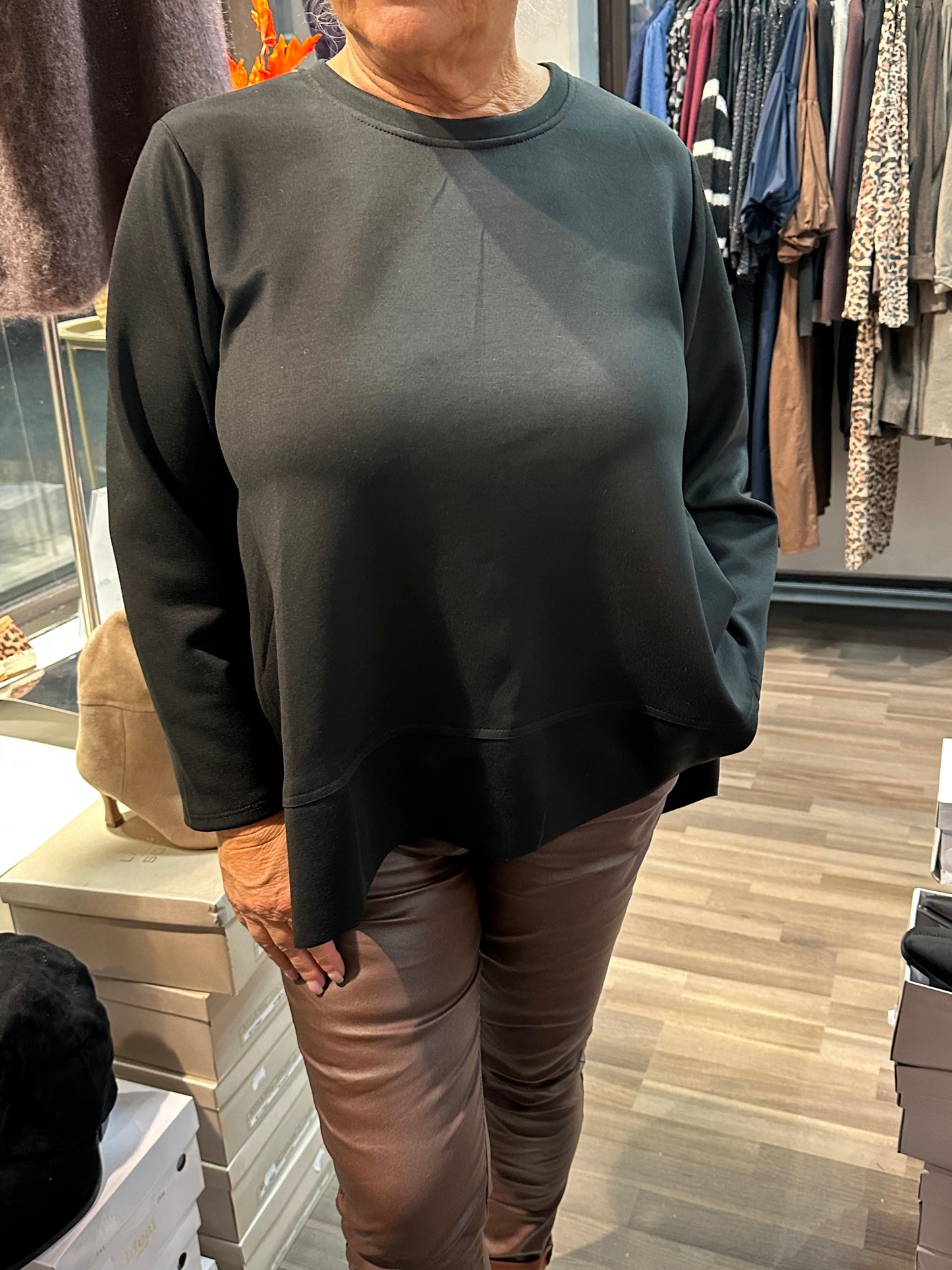 A-linjainen college pusero musta