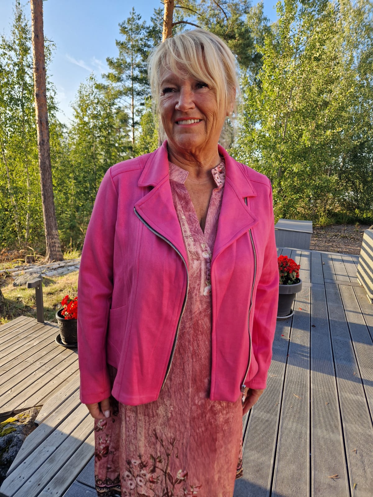 Keinomokkainen biker jakku fuksia