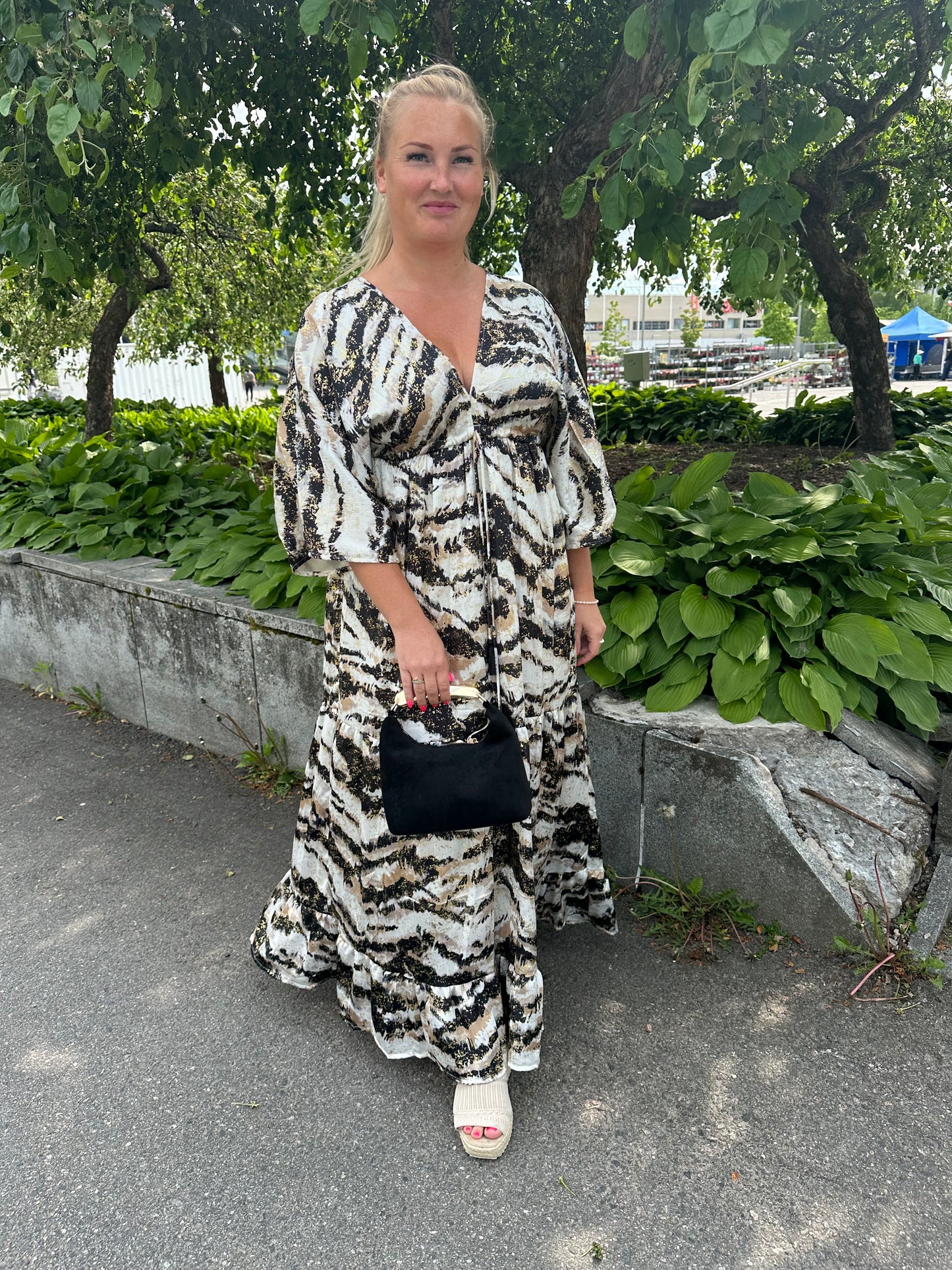 Maksimekko Silvia musta