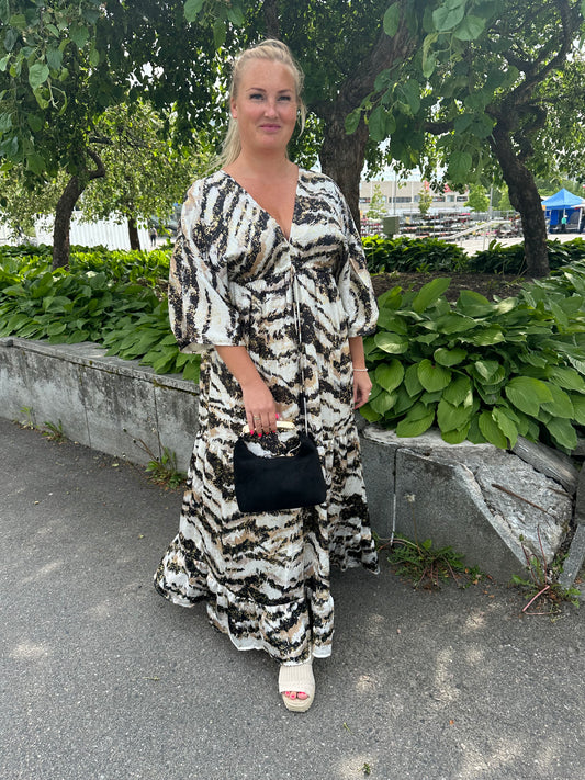 Maksimekko Silvia musta