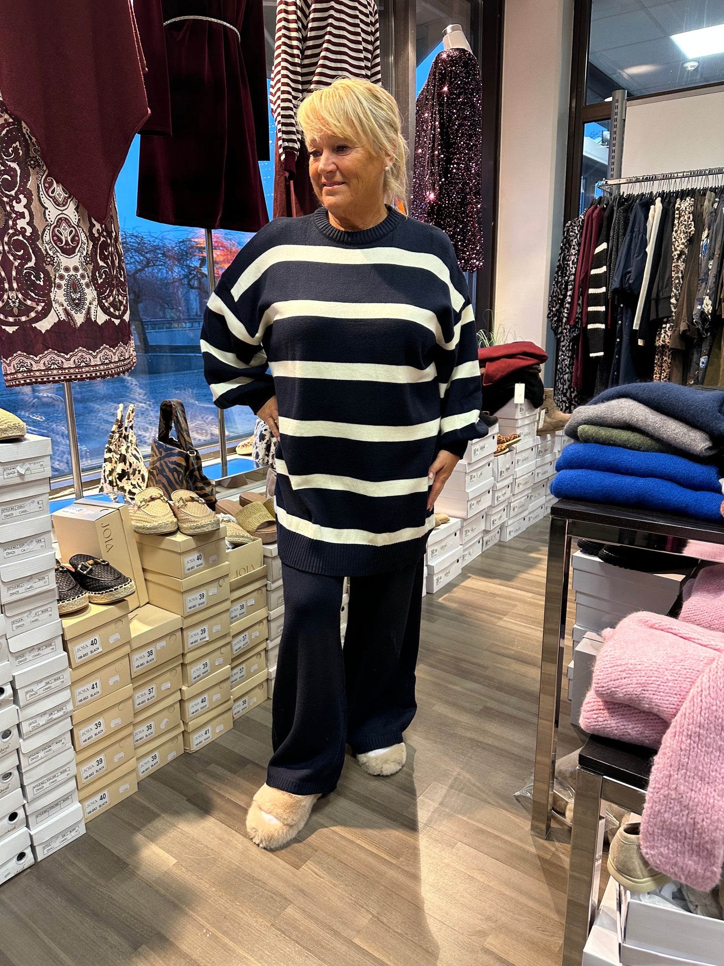 Plussize neuleasu navy