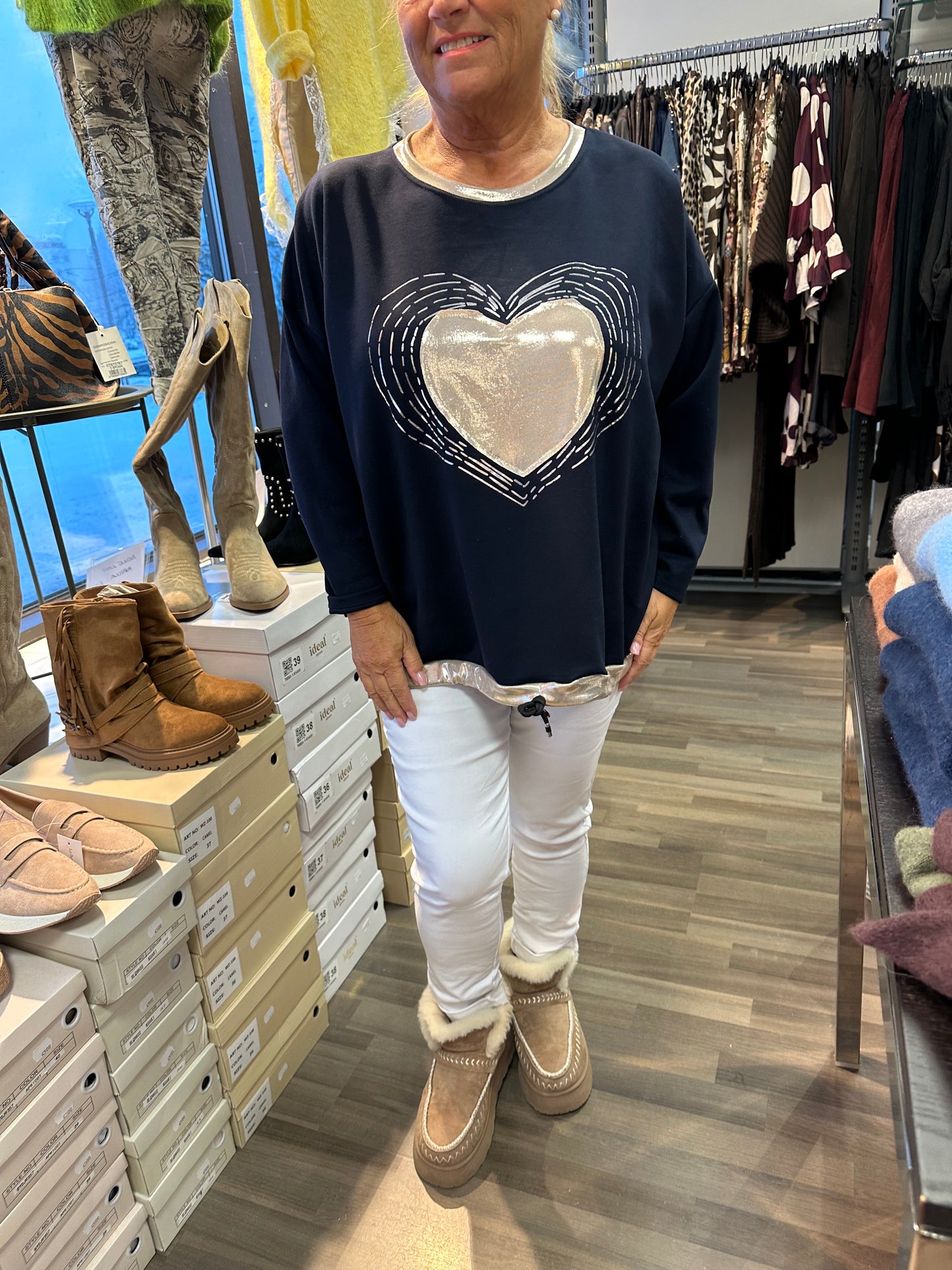 College-pusero Metallic Heart tummansininen