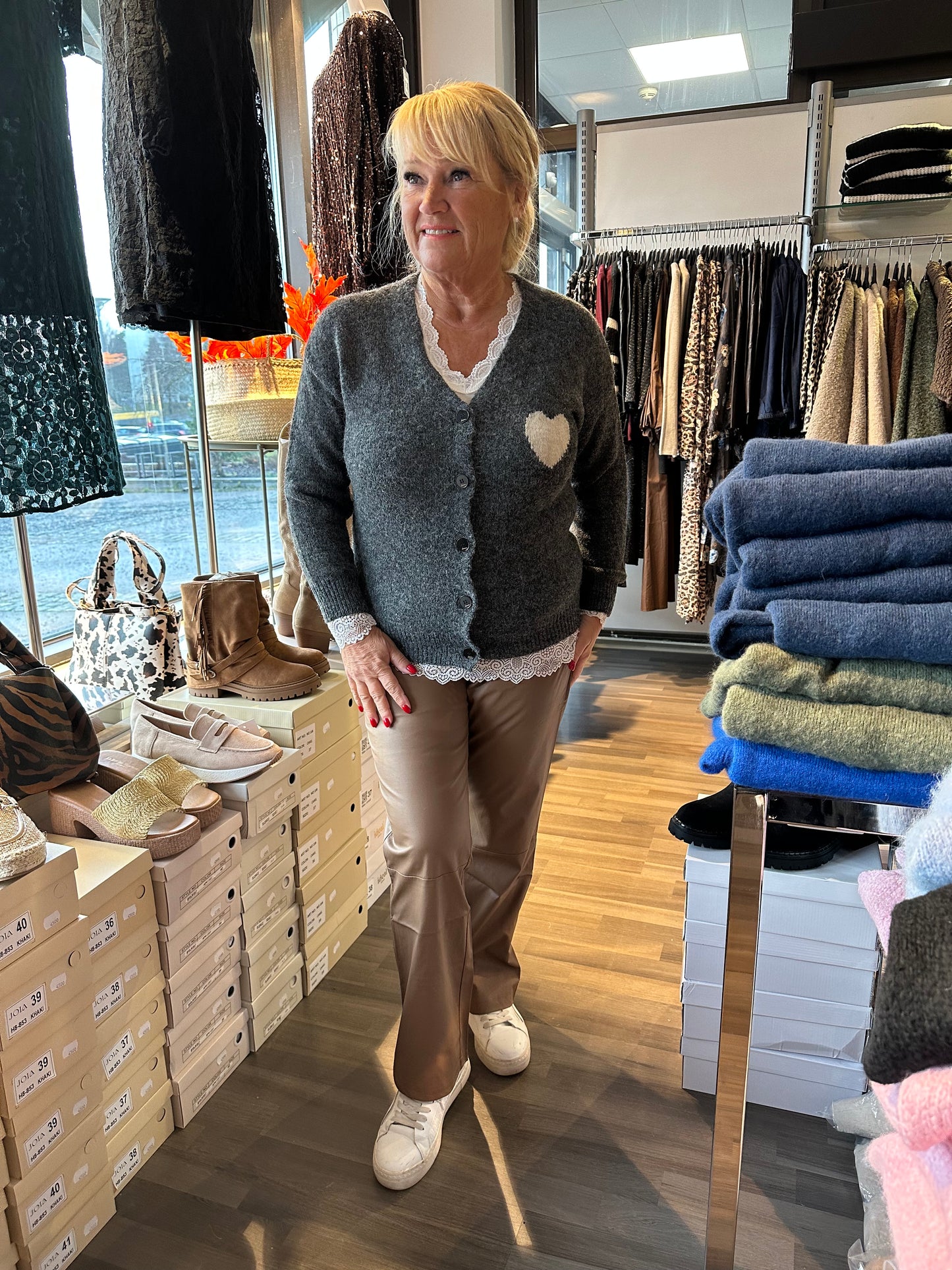 Neuletakki Heart tummanharmaa