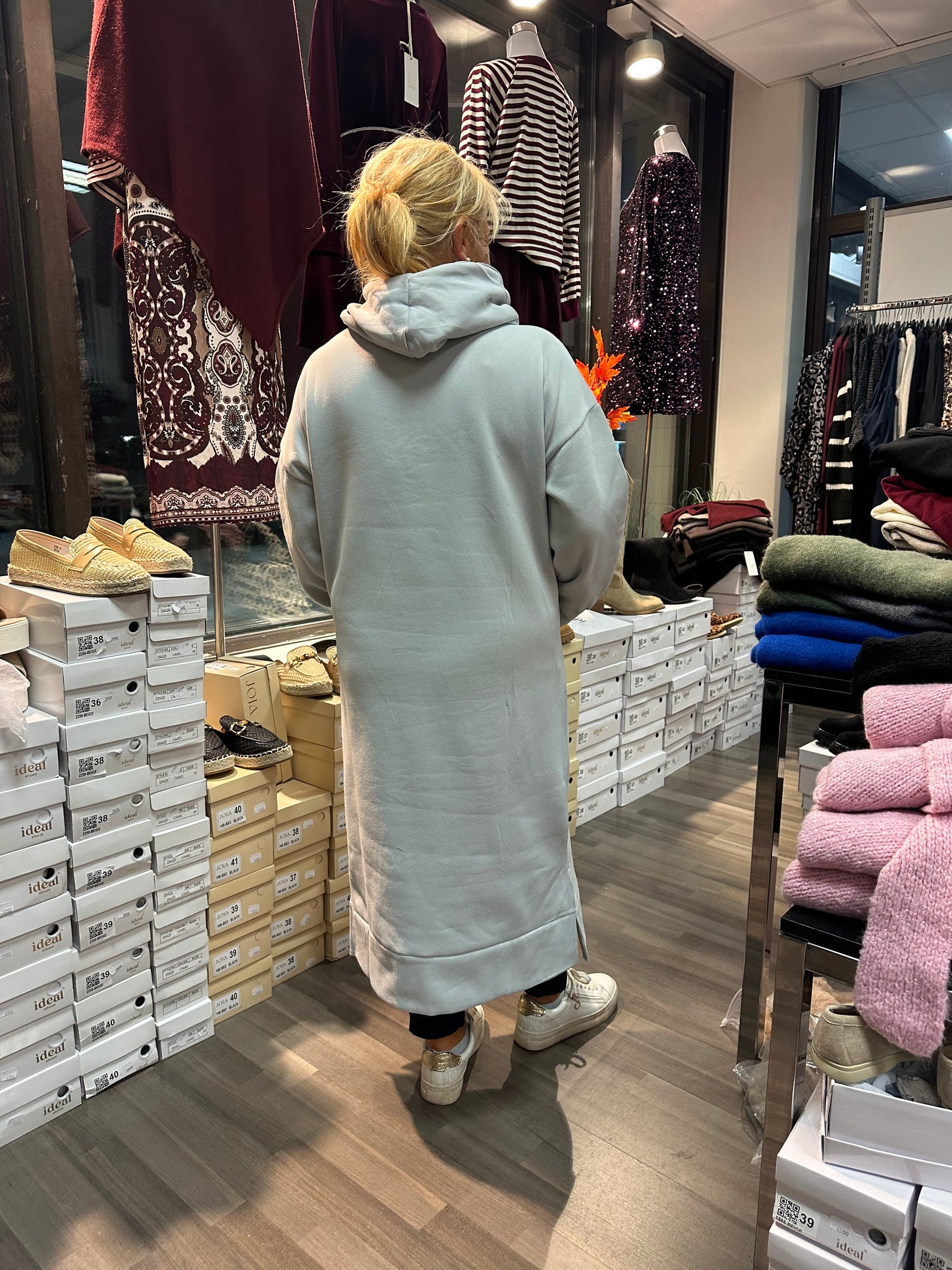 Pitkä hupparimekko harmaa