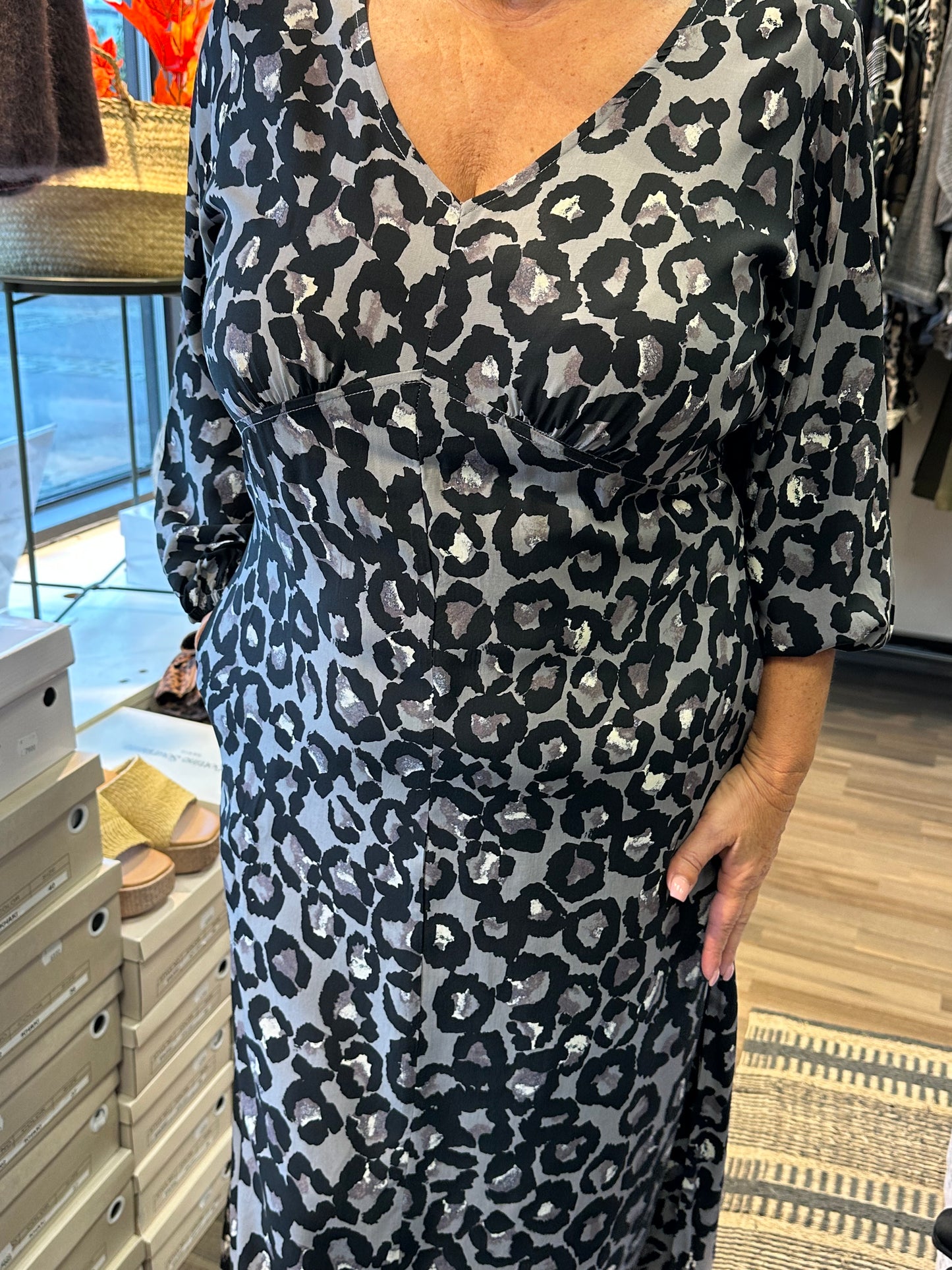 Pitkä viskoosimekko