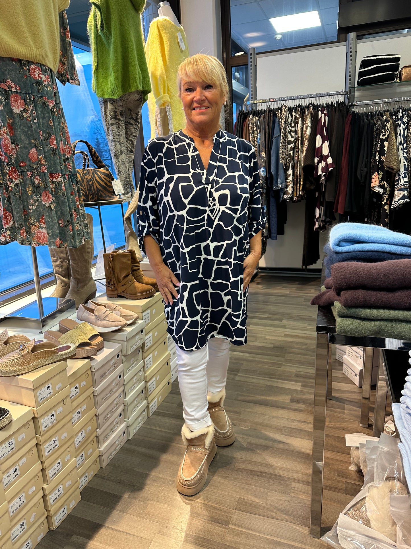 Liukaspintainen pitkä tunika tummansininen