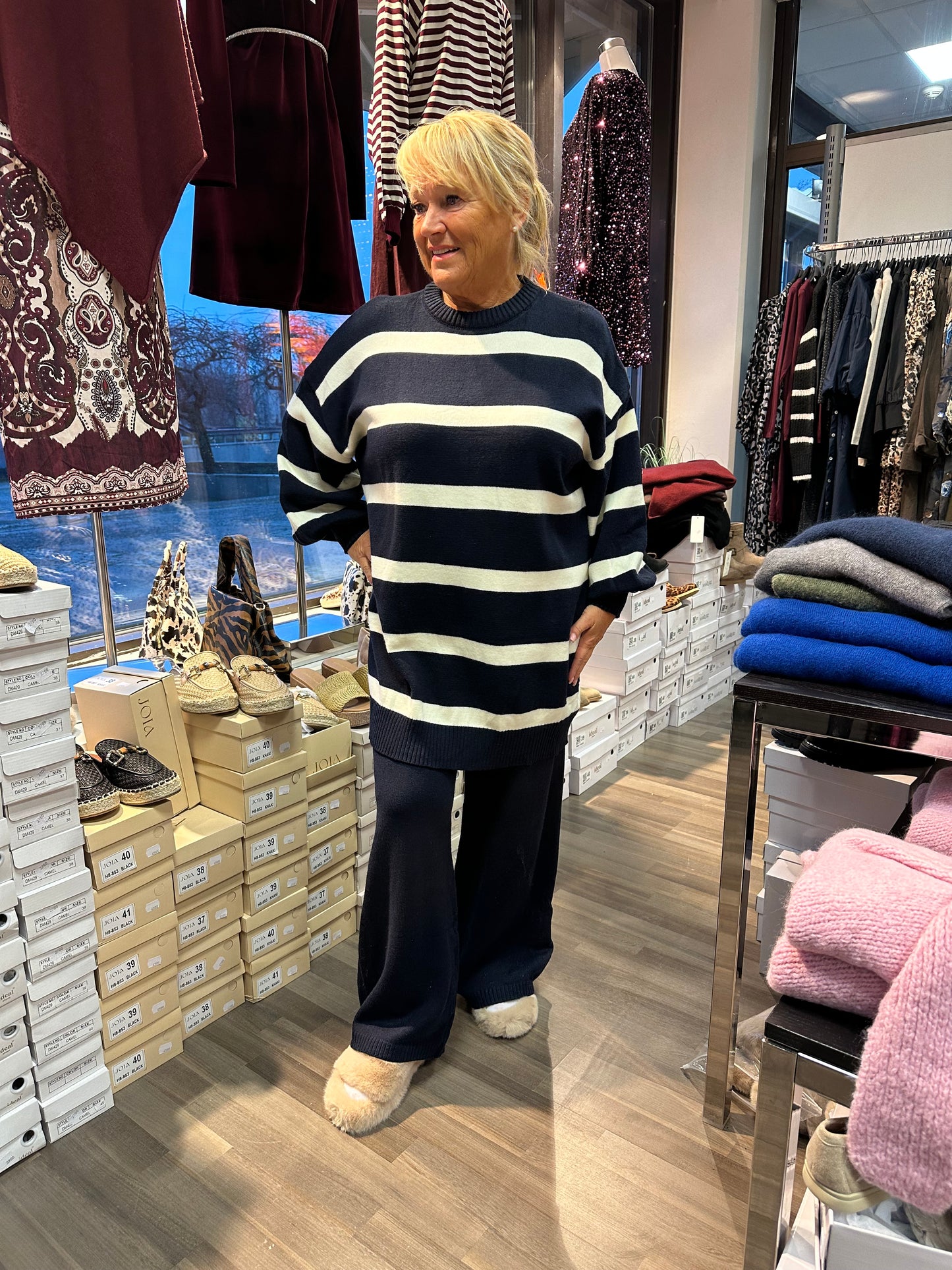 Plussize neuleasu navy